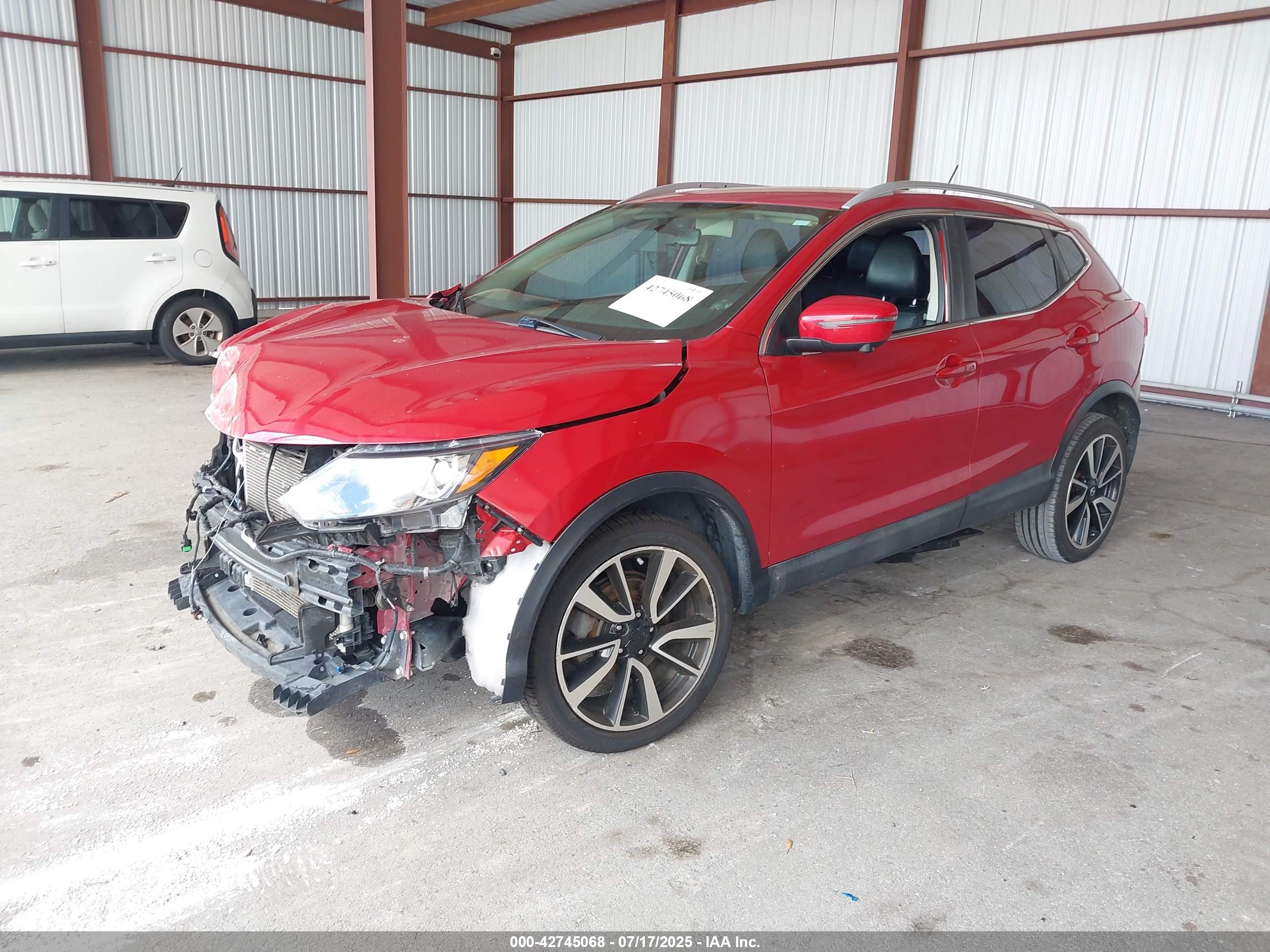 NISSAN ROGUE image 2