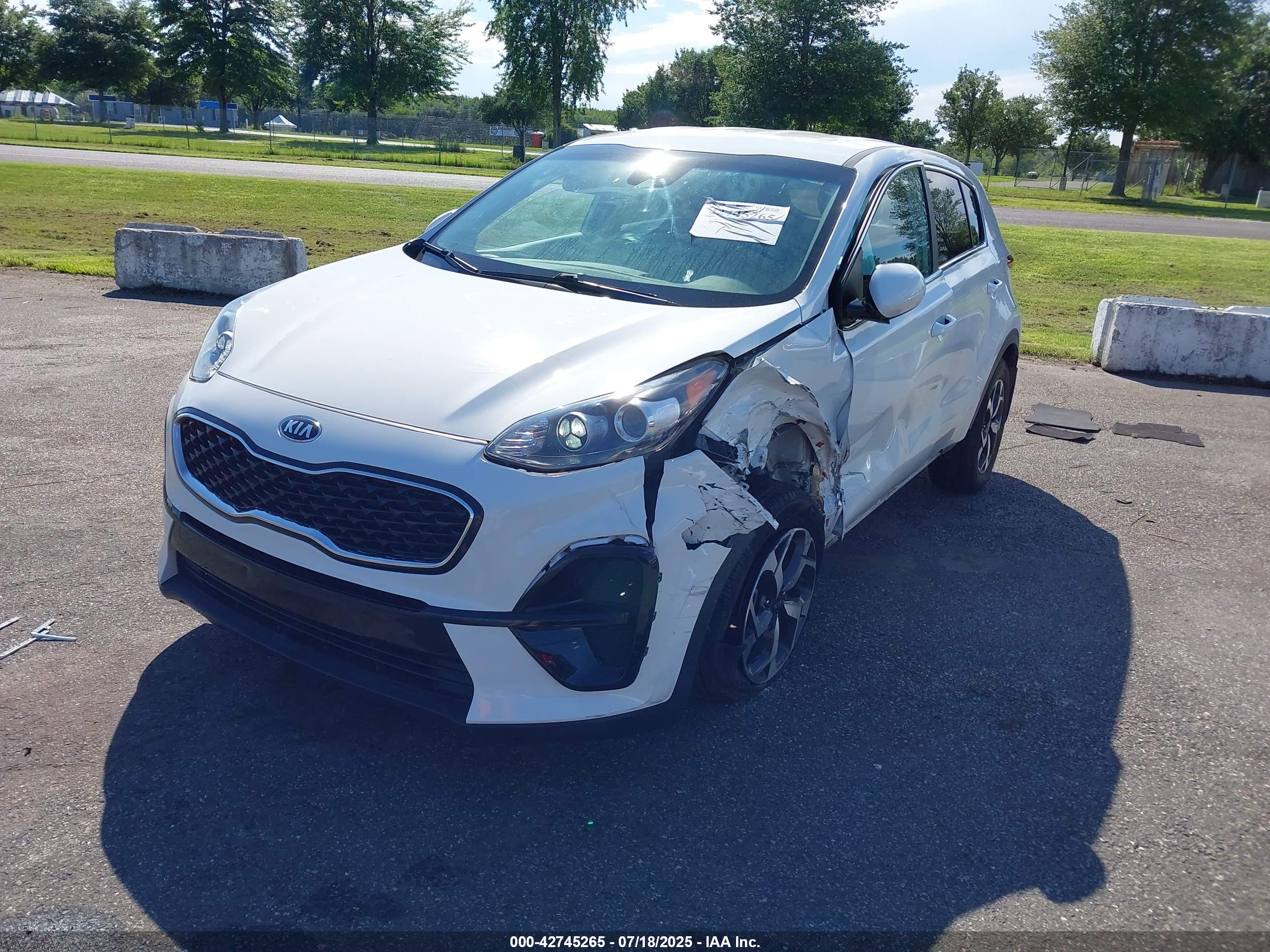 KIA SPORTAGE image 2