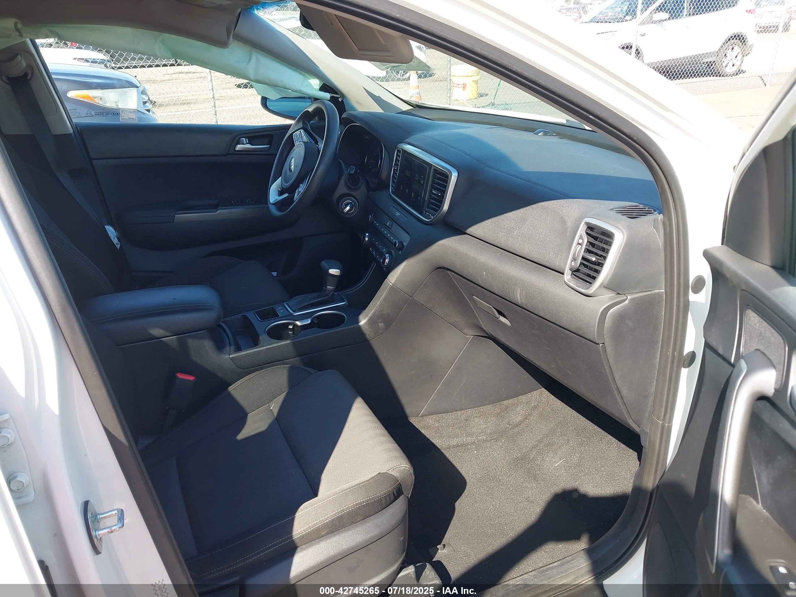 KIA SPORTAGE image 5