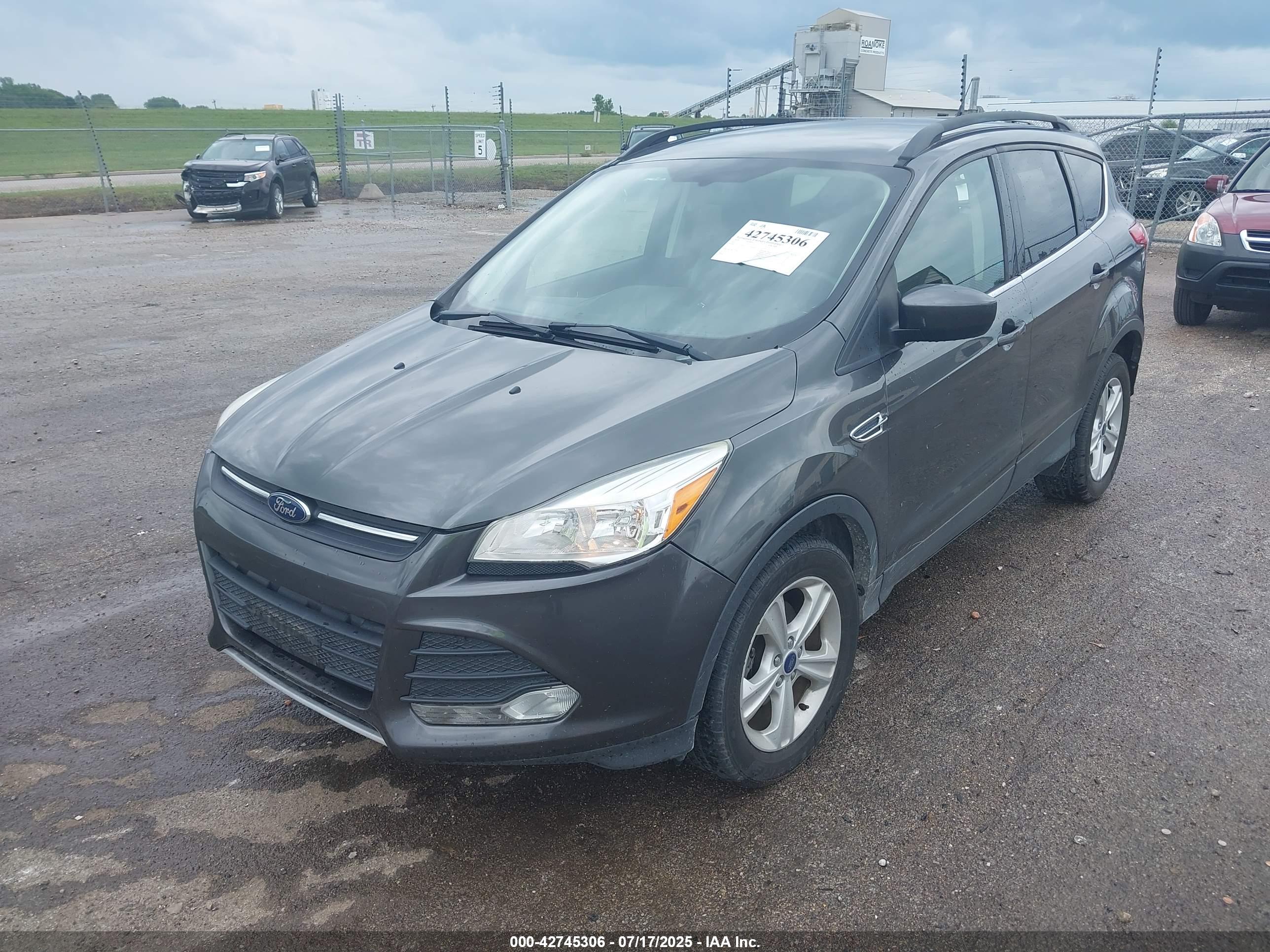FORD ESCAPE image 2