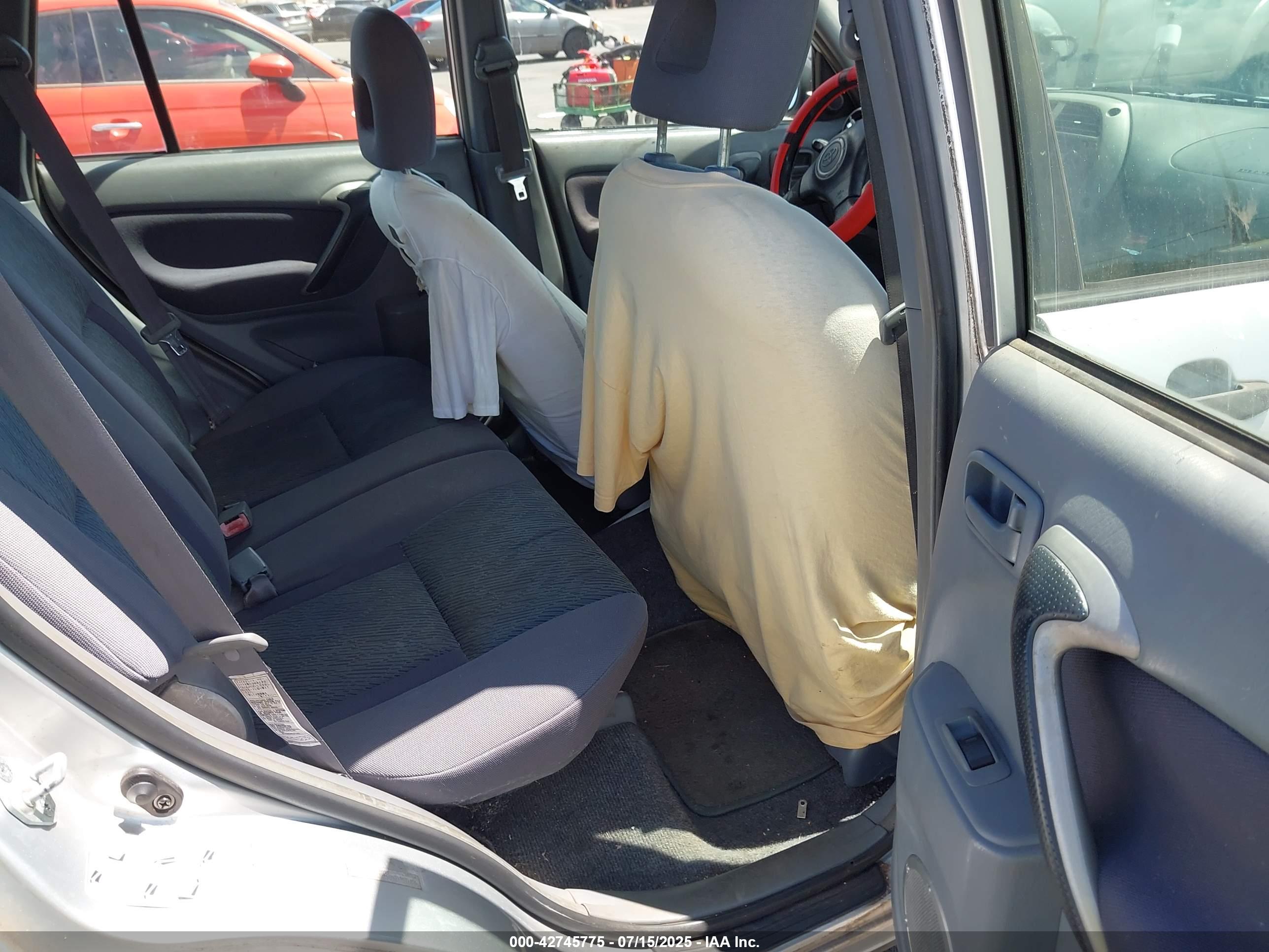 TOYOTA RAV4 image 8