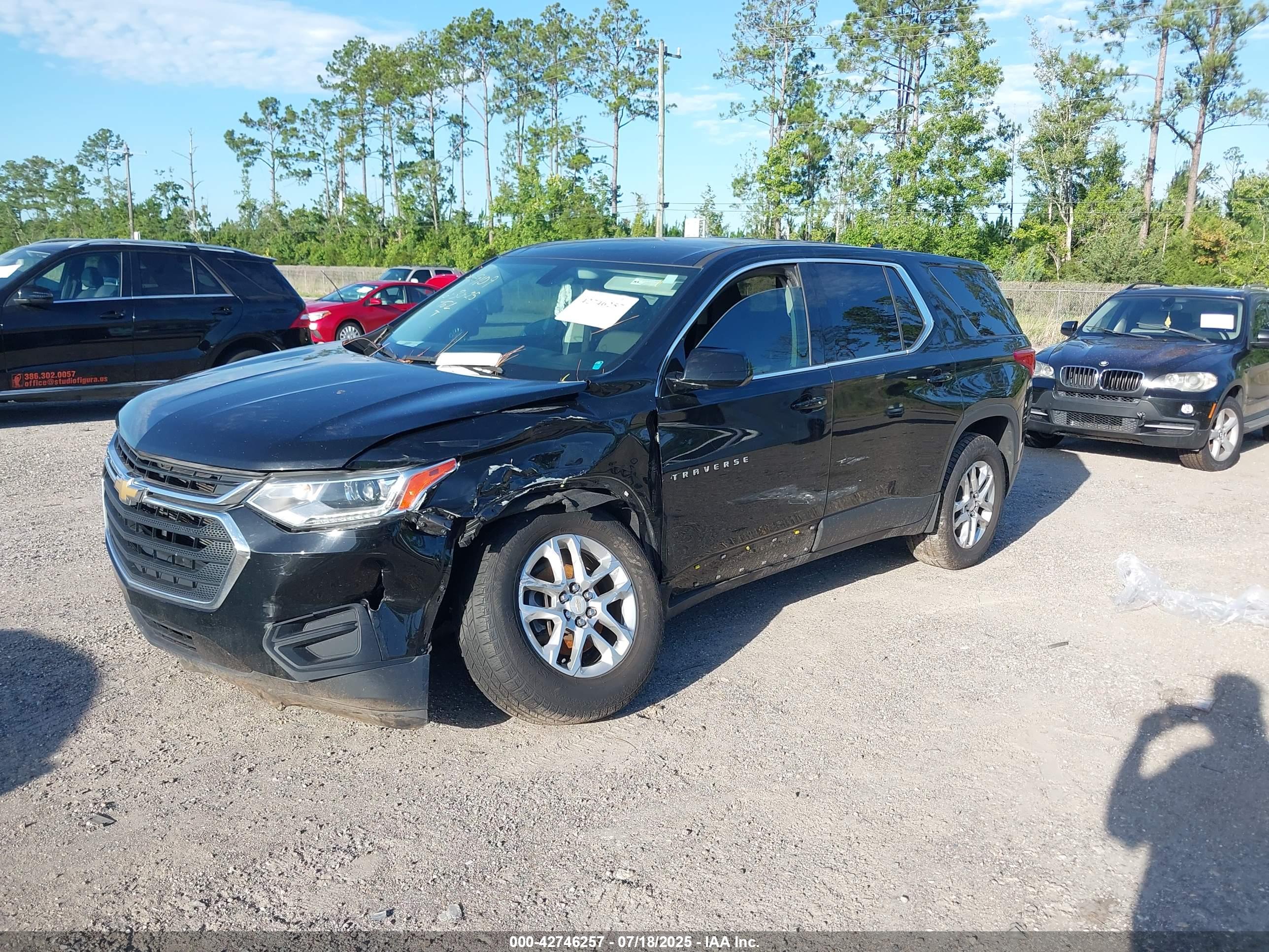 CHEVROLET TRAVERSE image 2