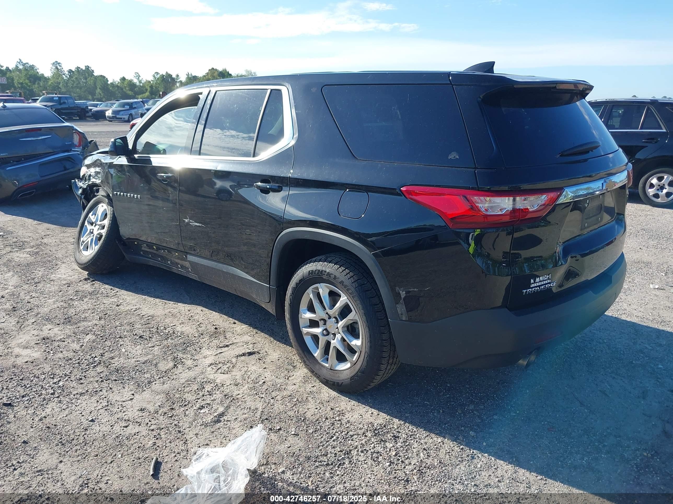 CHEVROLET TRAVERSE image 3