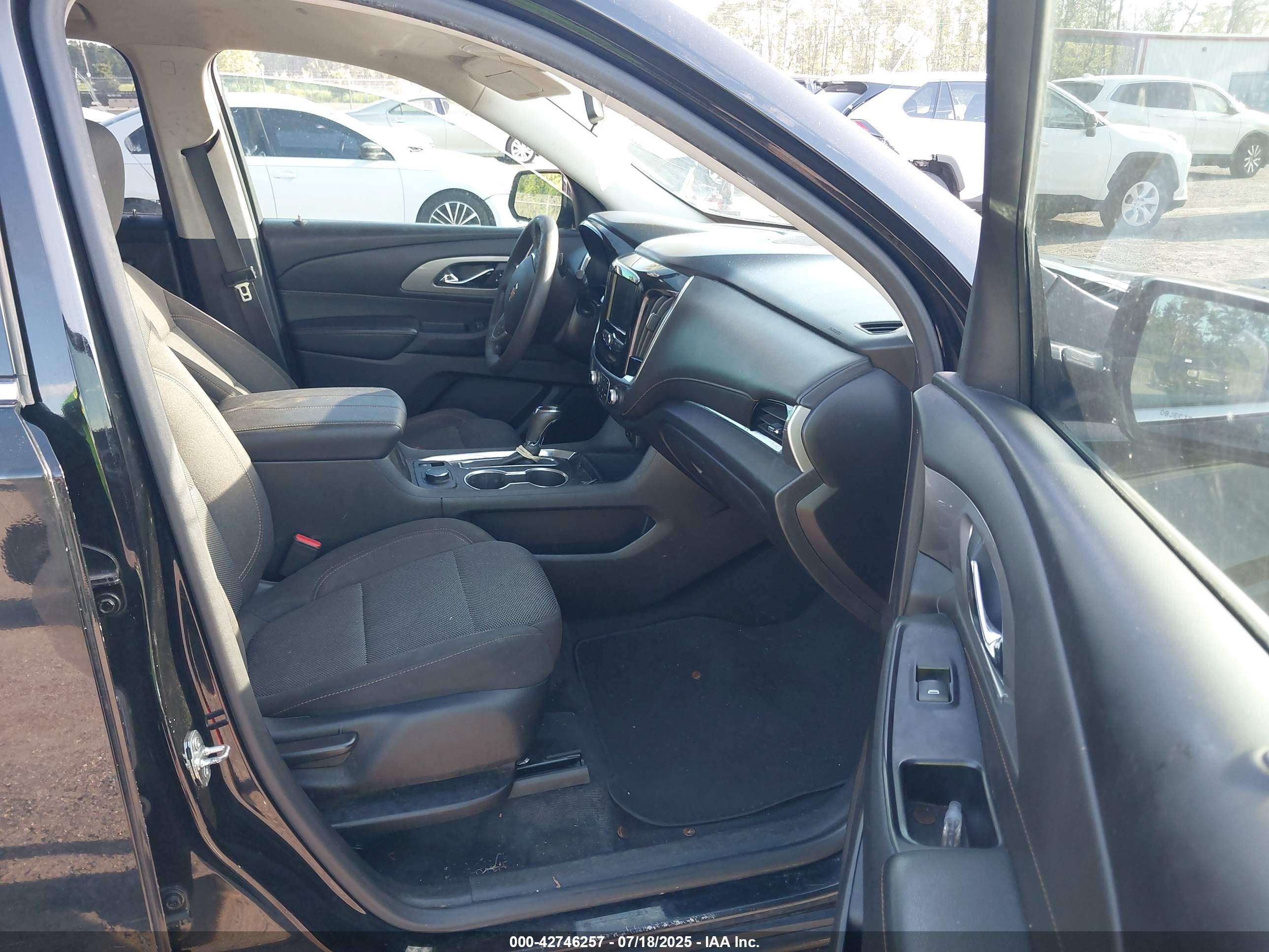 CHEVROLET TRAVERSE image 5