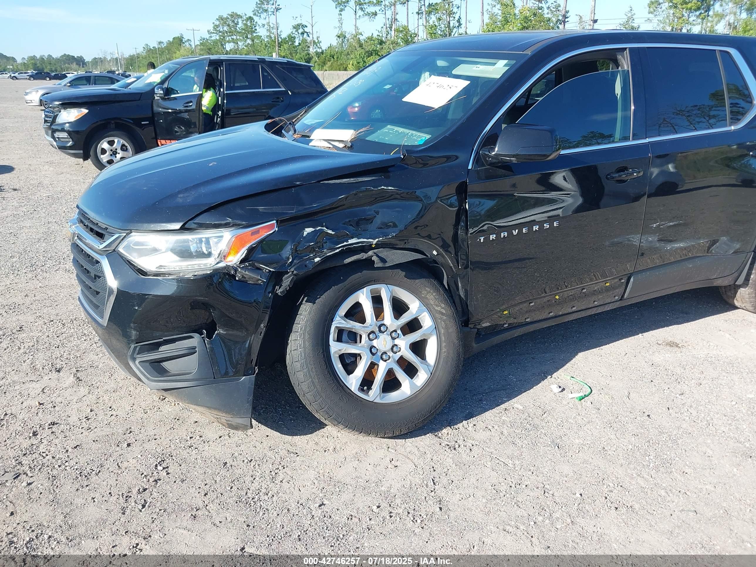 CHEVROLET TRAVERSE image 6