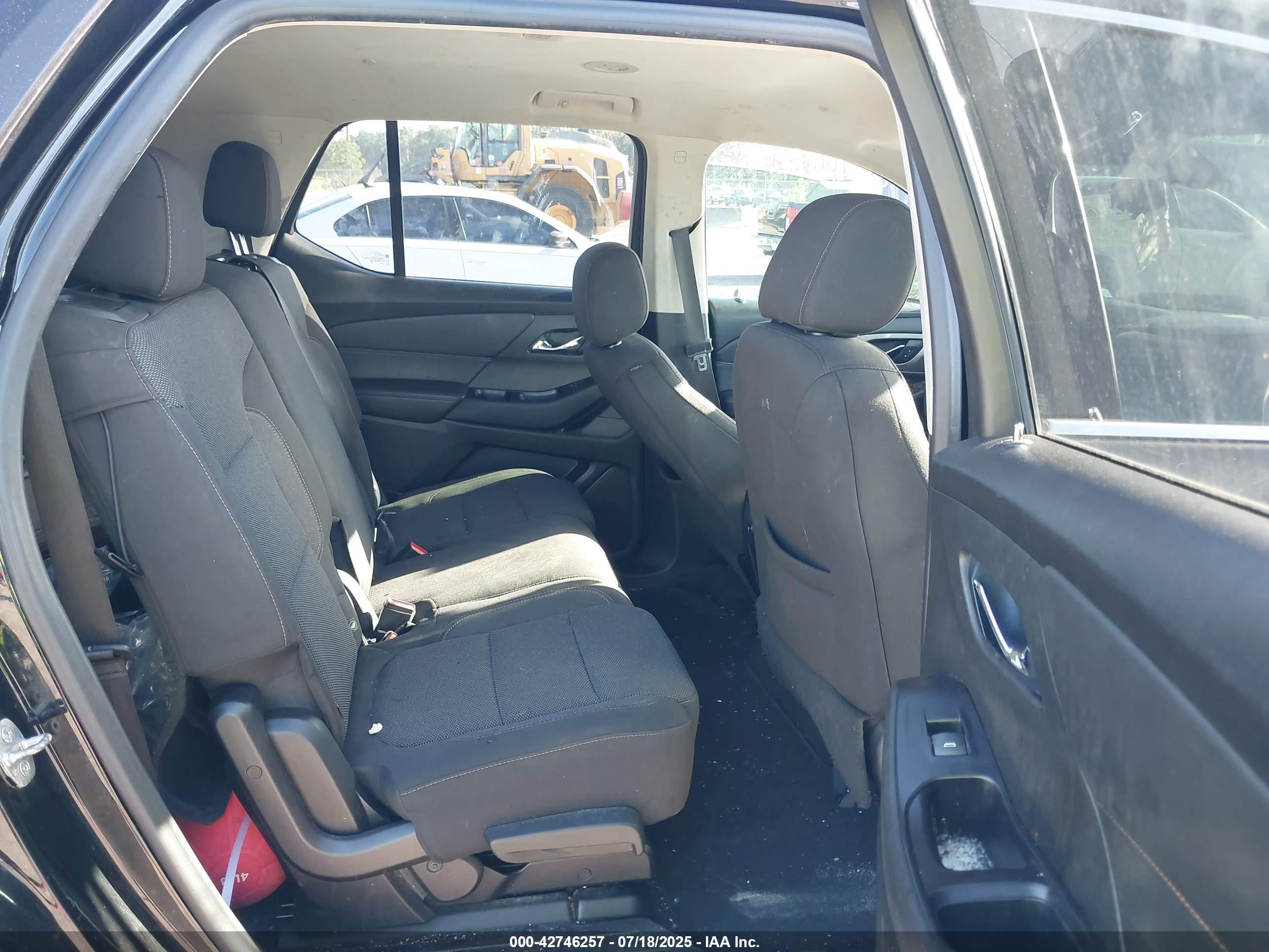 CHEVROLET TRAVERSE image 8