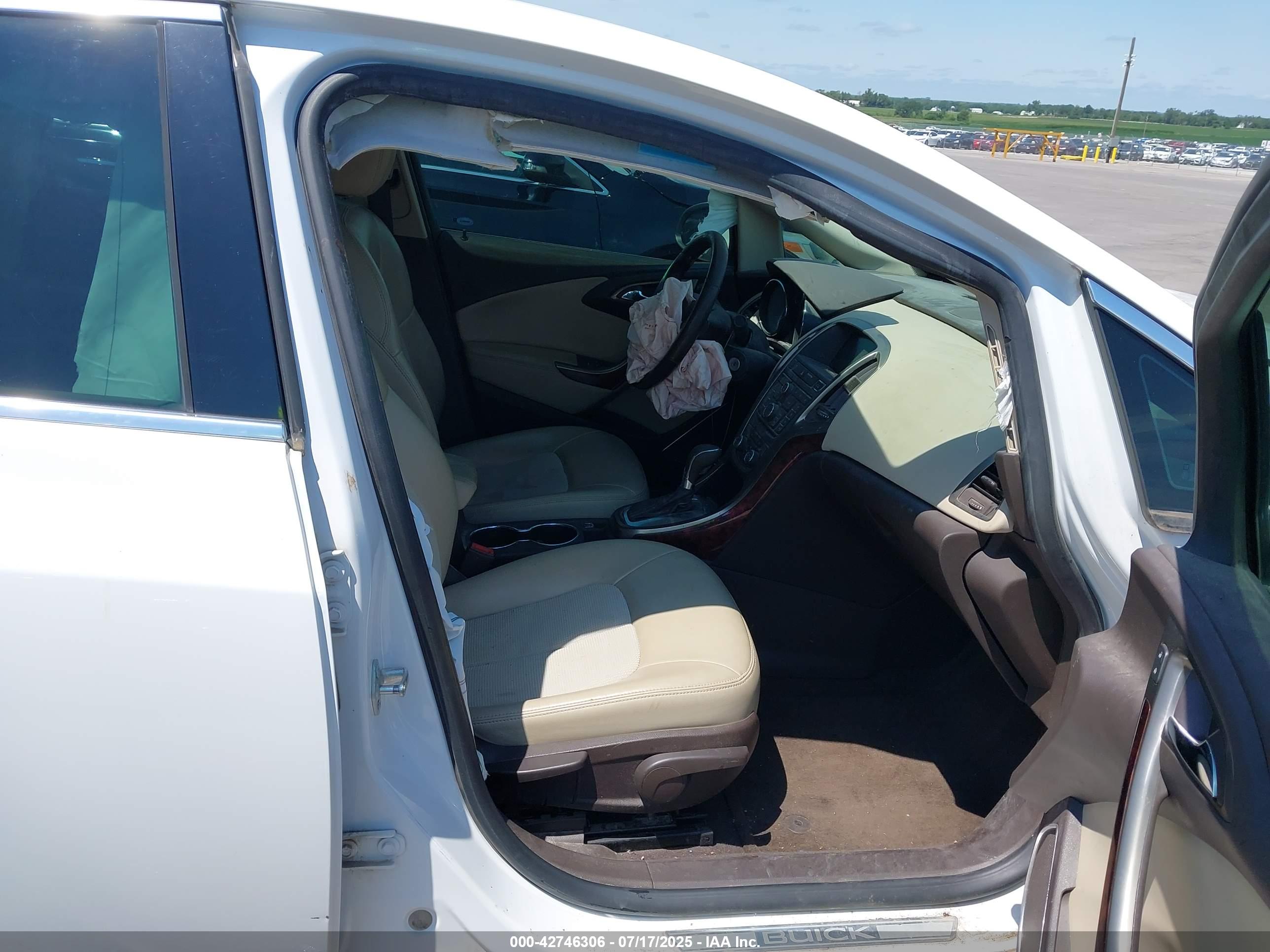BUICK VERANO image 5