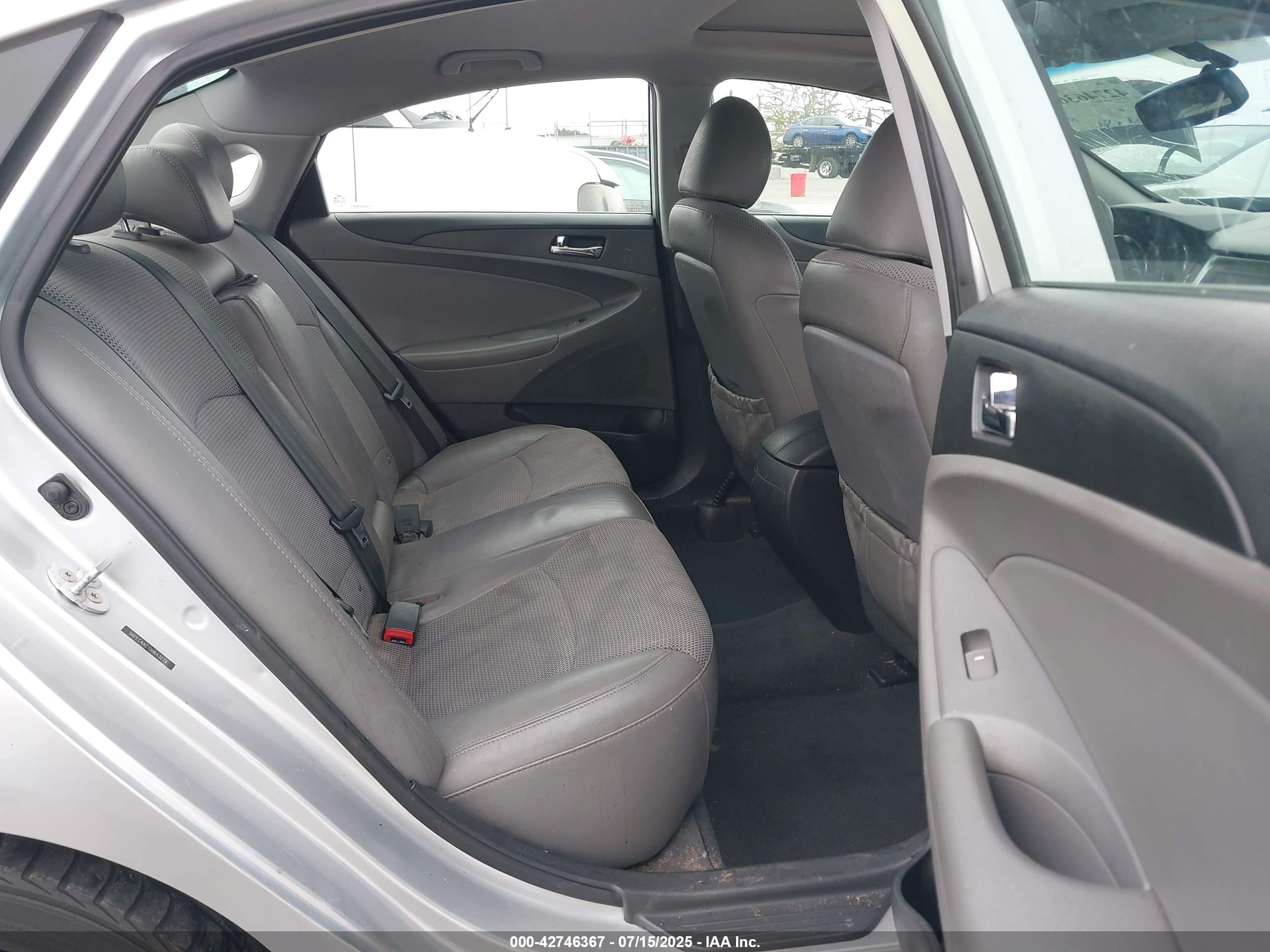 HYUNDAI SONATA image 8