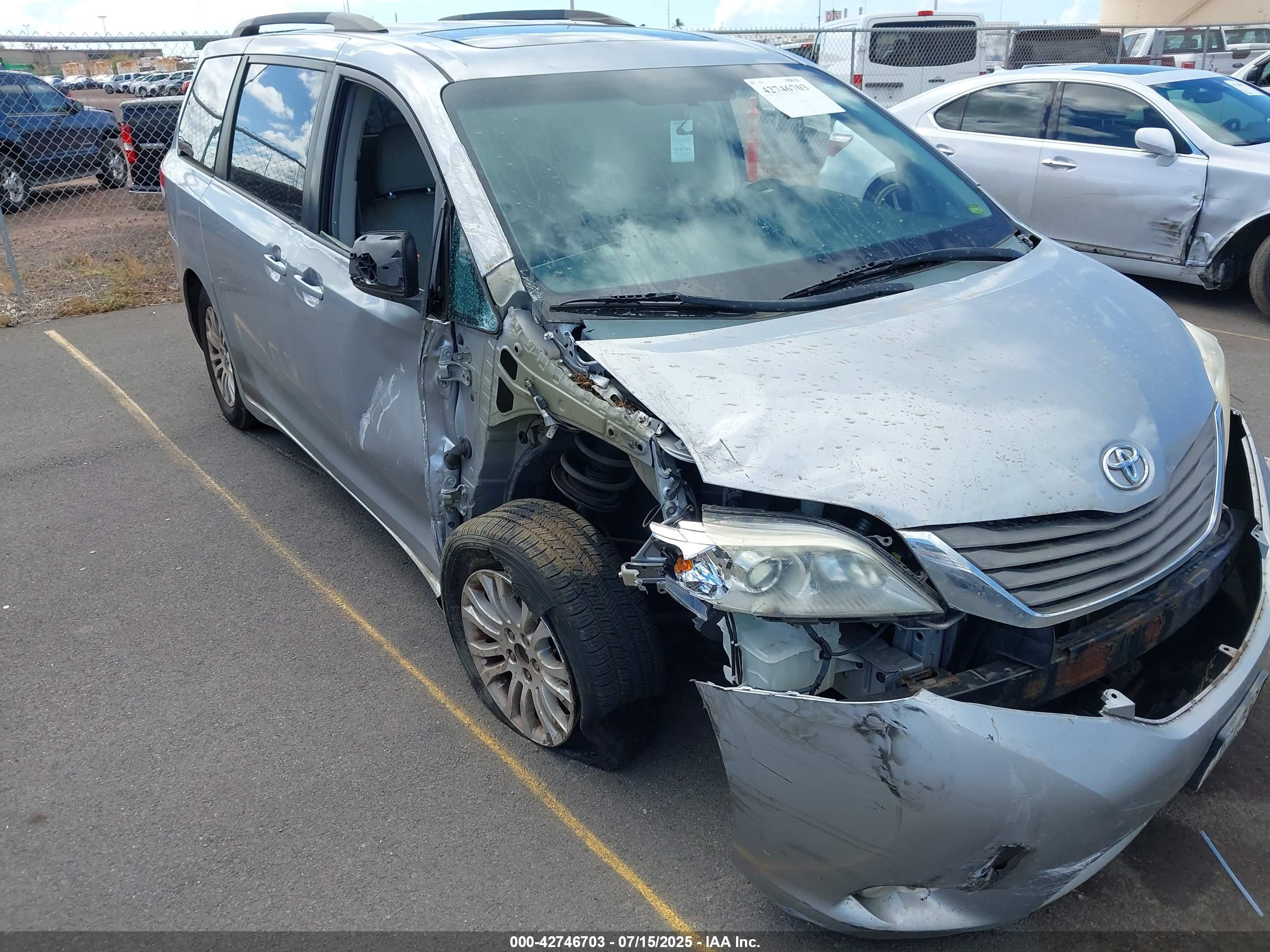 TOYOTA SIENNA image 6