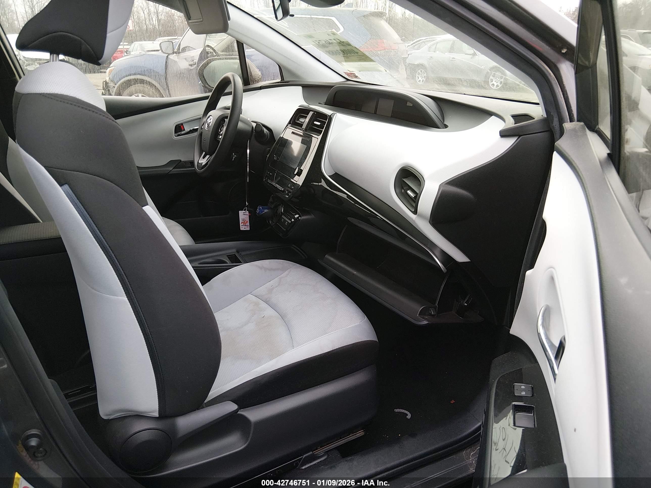 TOYOTA PRIUS image 5