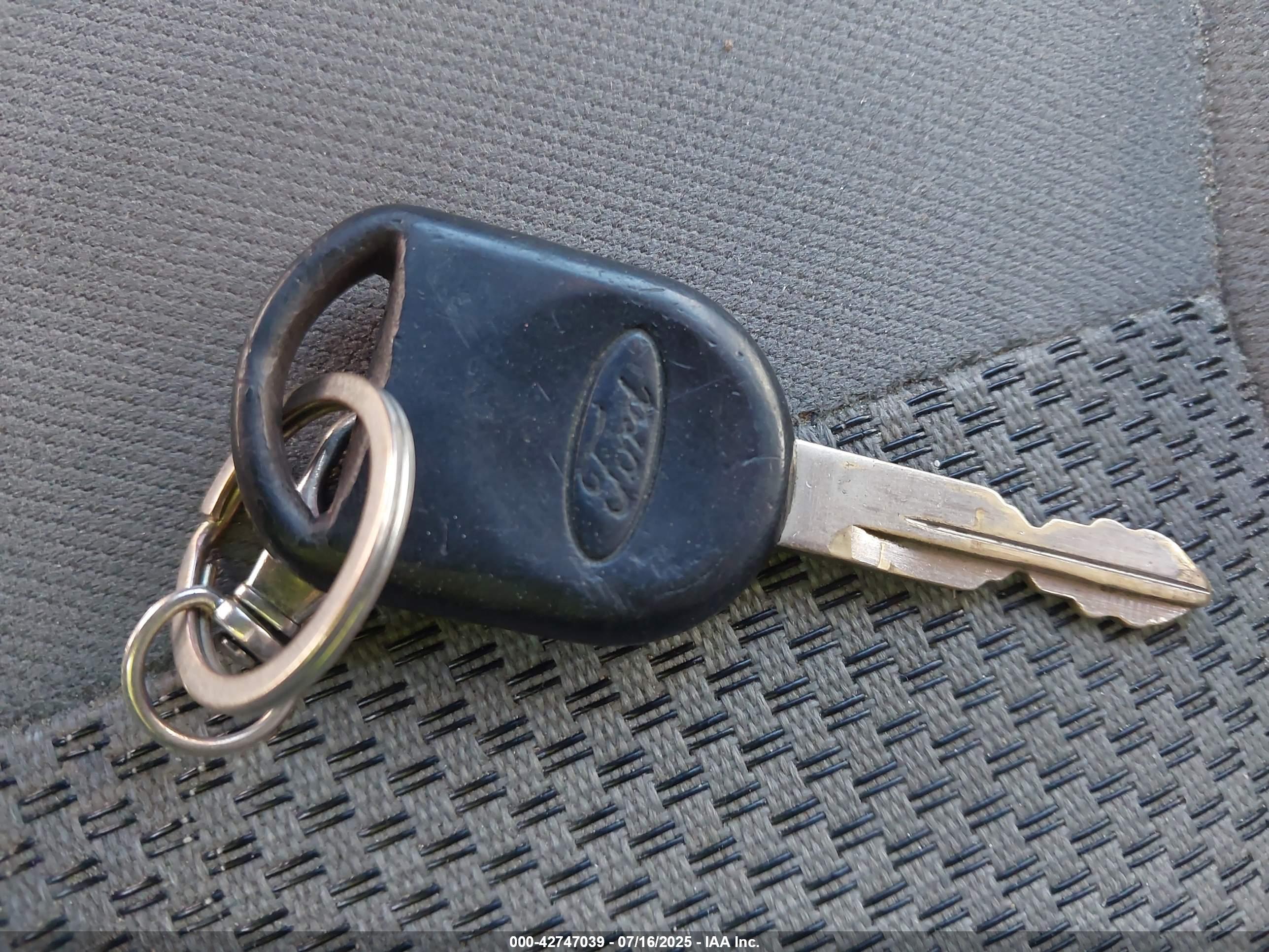 FORD ESCAPE image 11