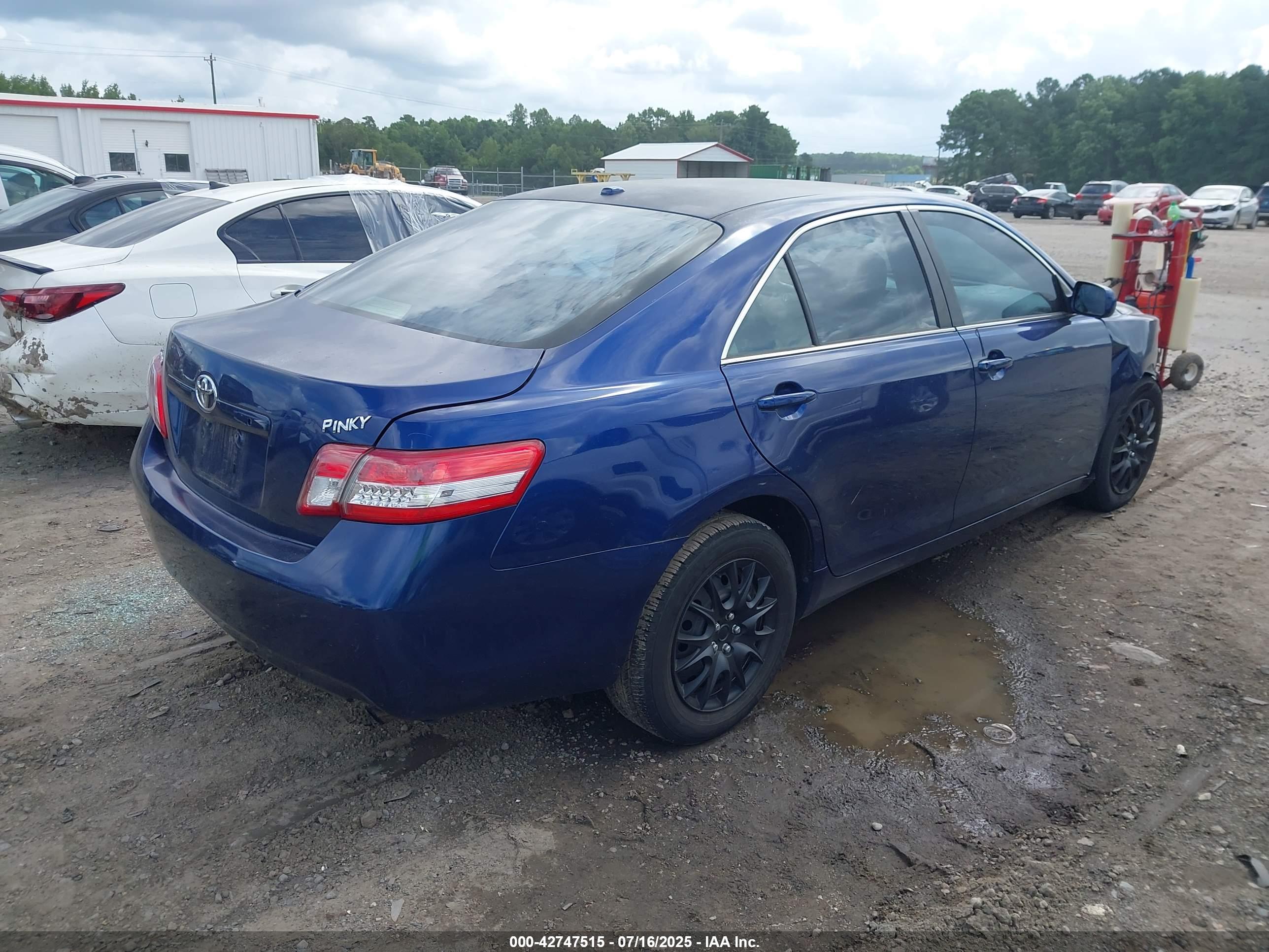 TOYOTA CAMRY image 4