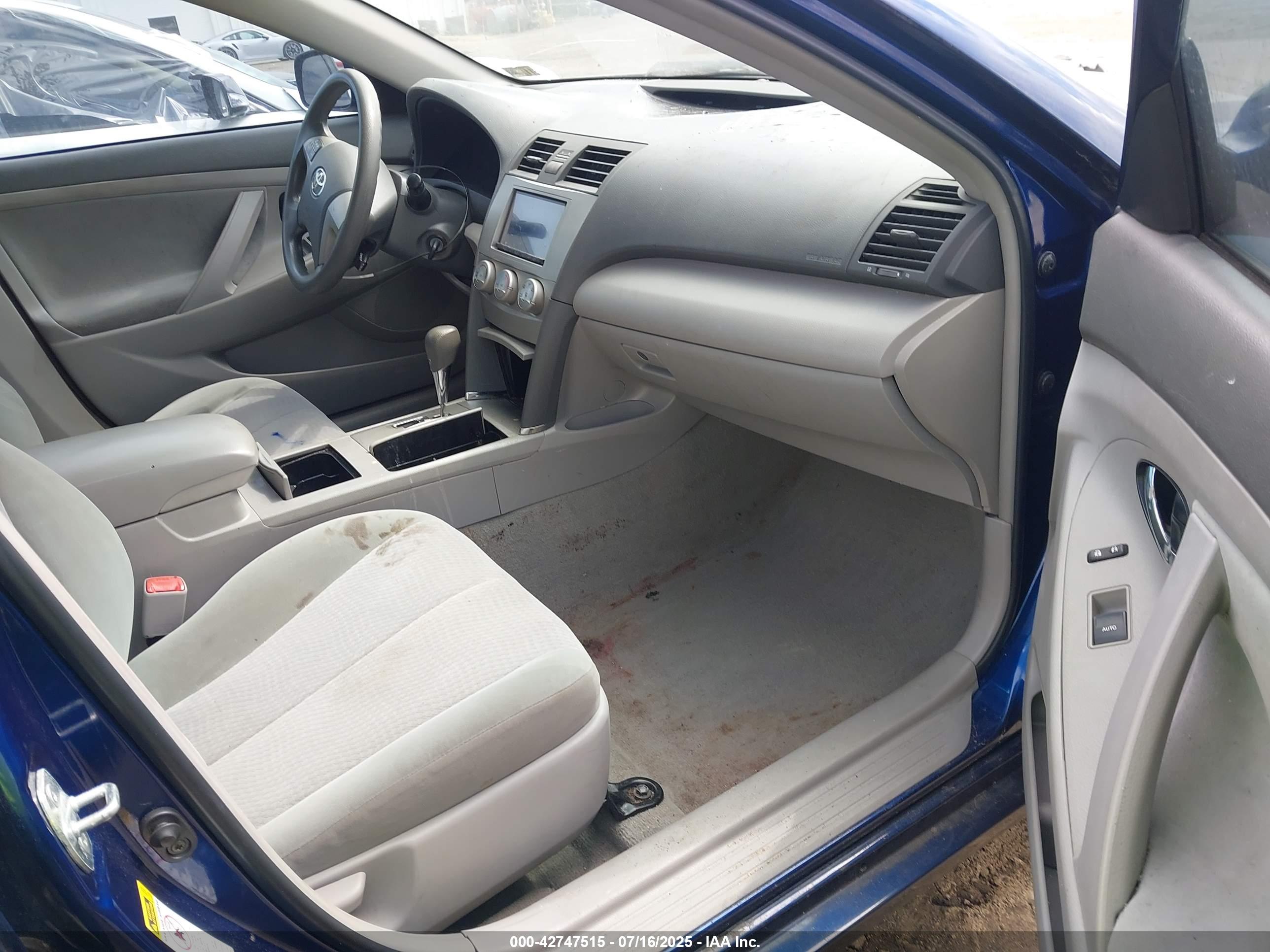 TOYOTA CAMRY image 5