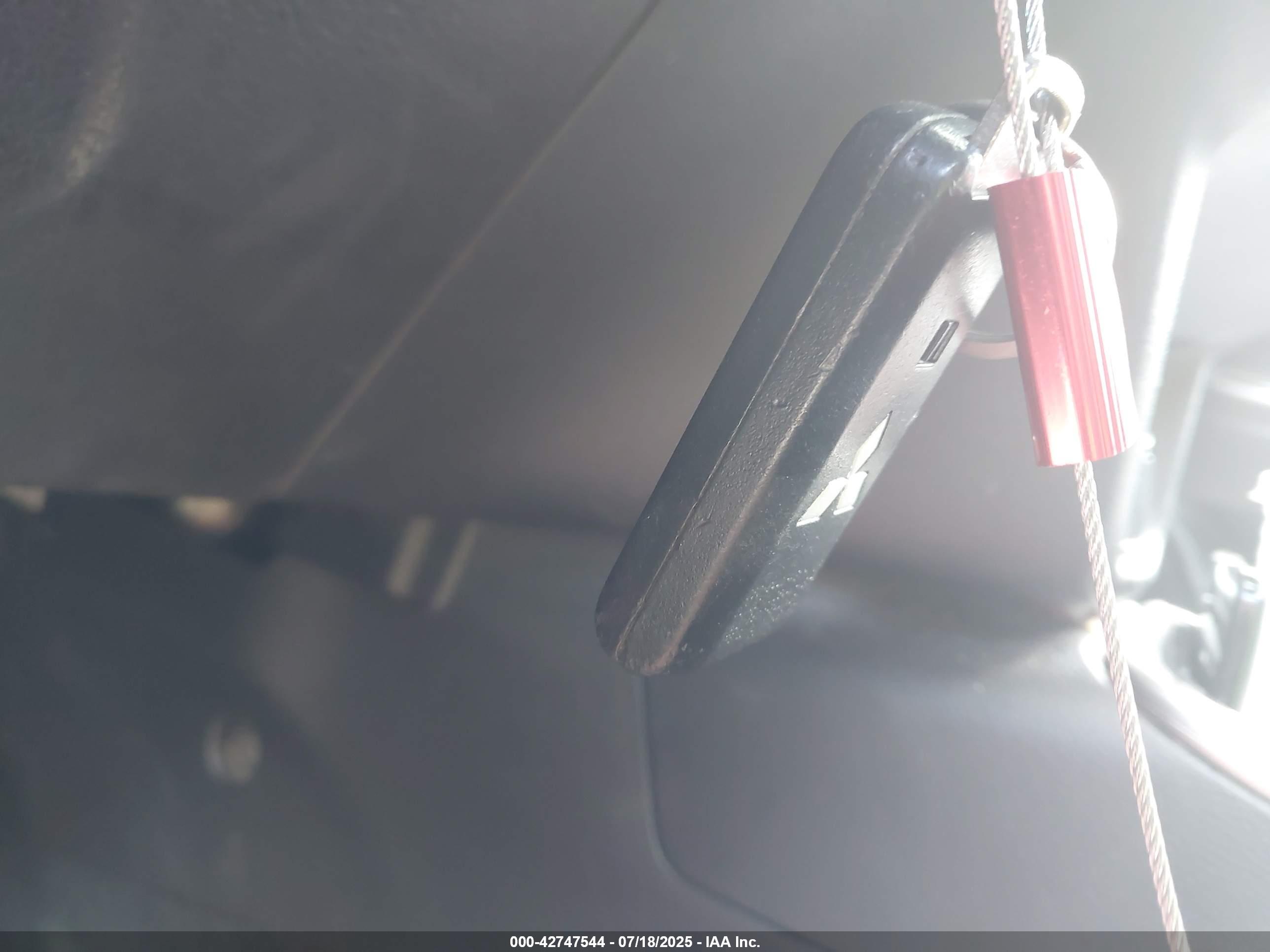 MITSUBISHI OUTLANDER image 11