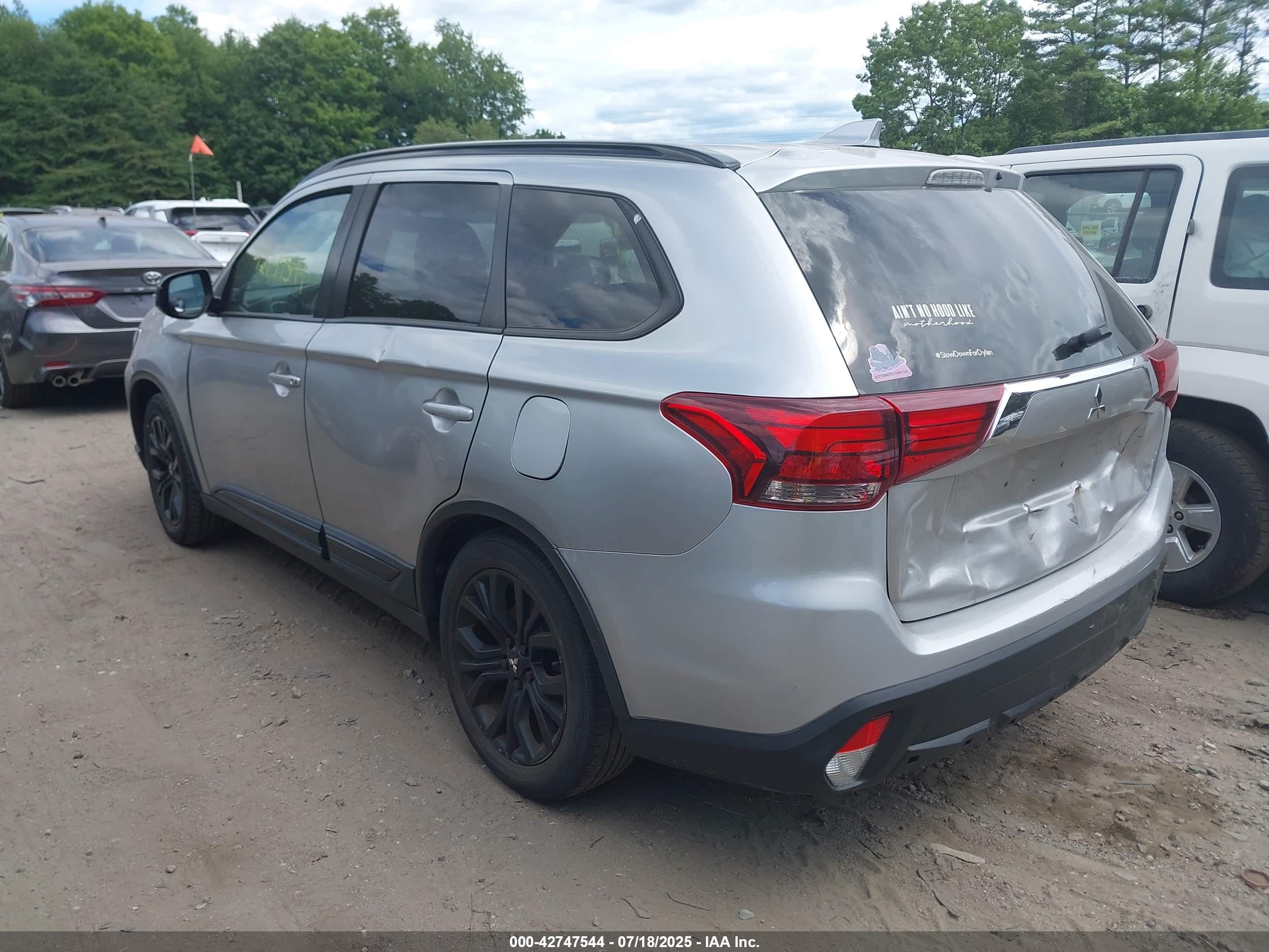 MITSUBISHI OUTLANDER image 3