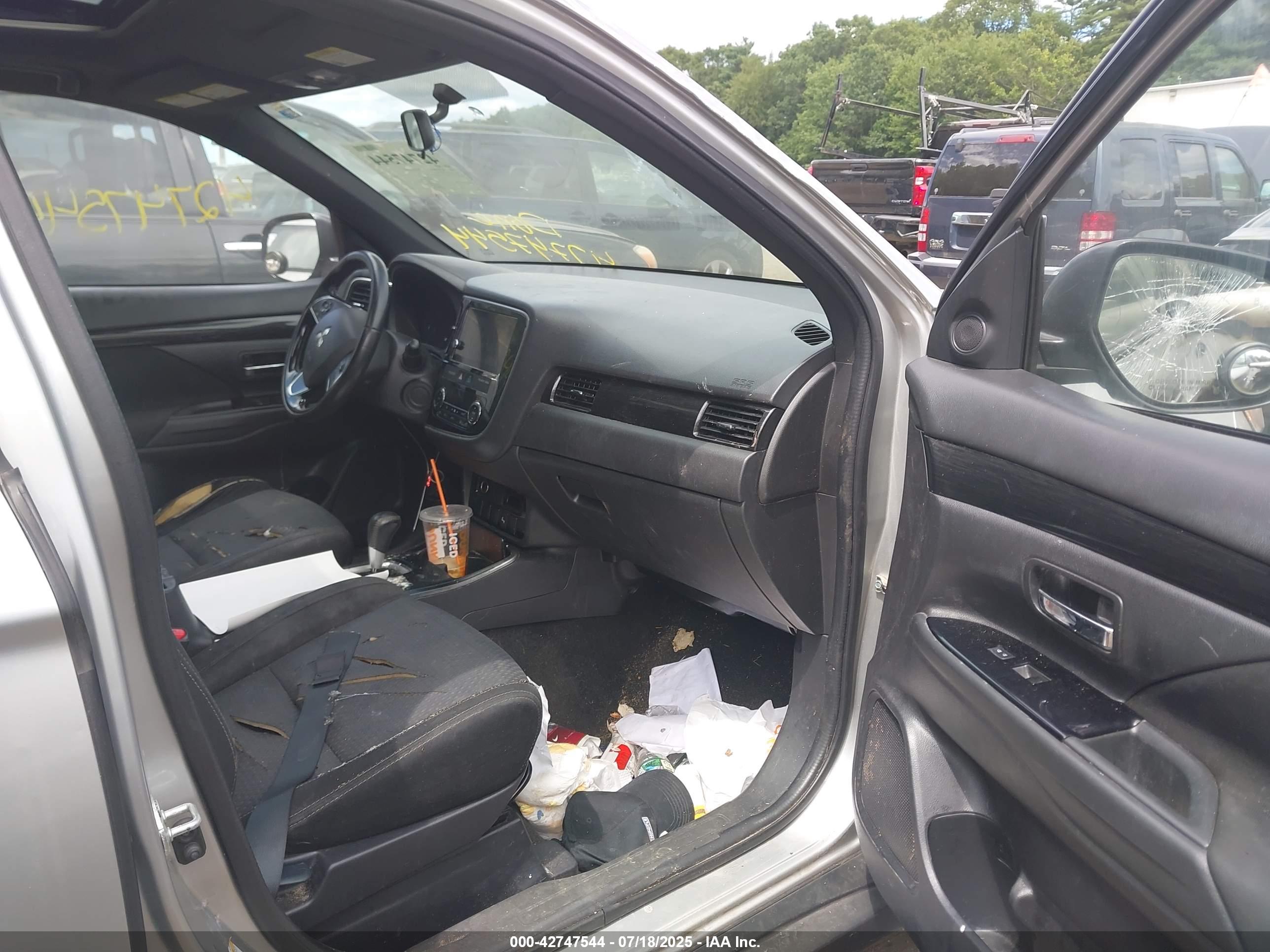 MITSUBISHI OUTLANDER image 5