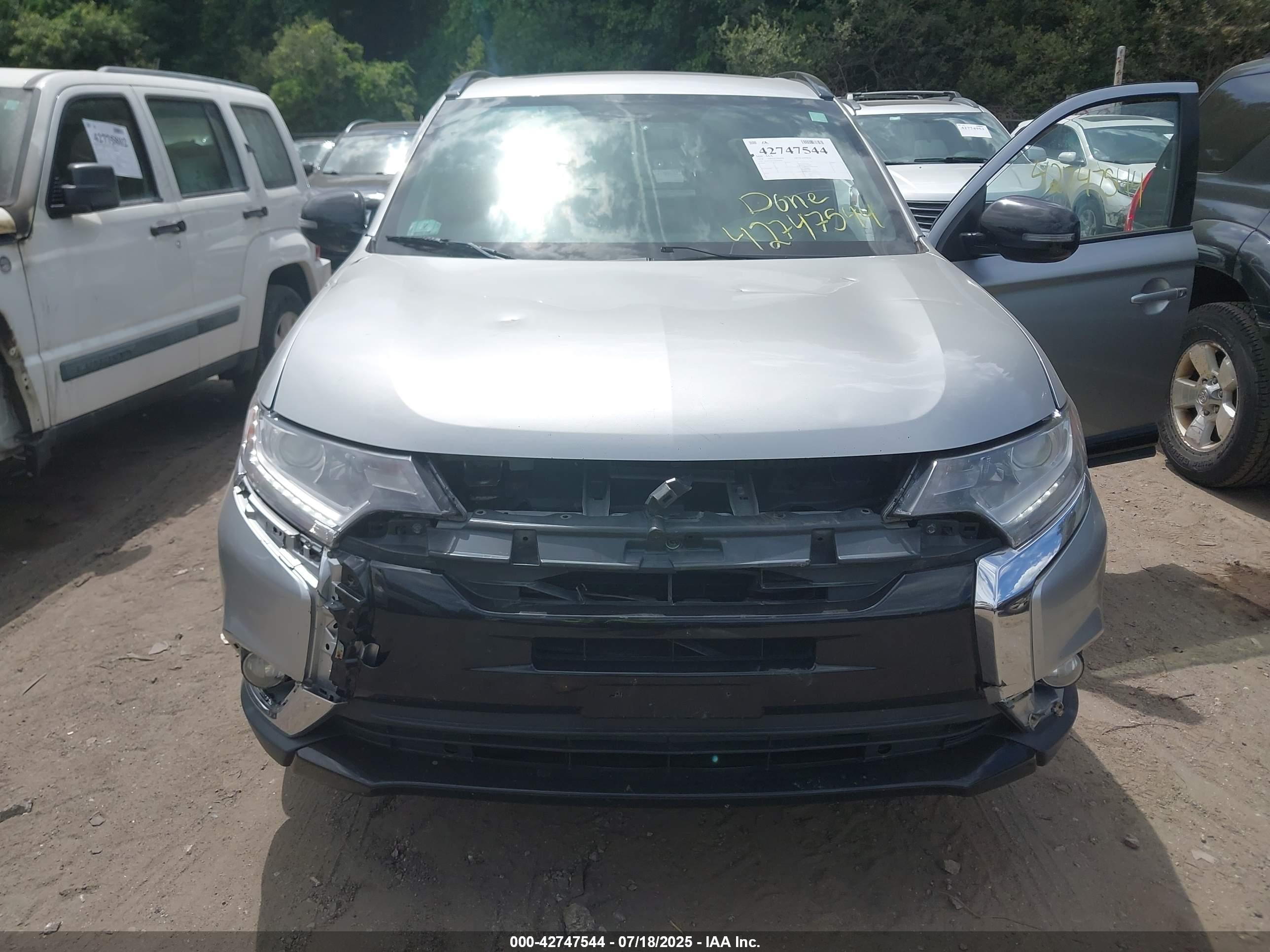 MITSUBISHI OUTLANDER image 6