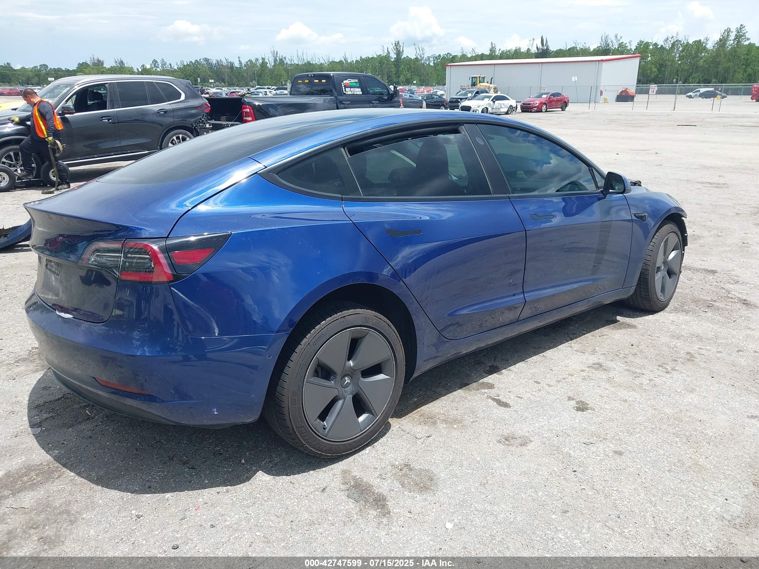 TESLA MODEL image 4