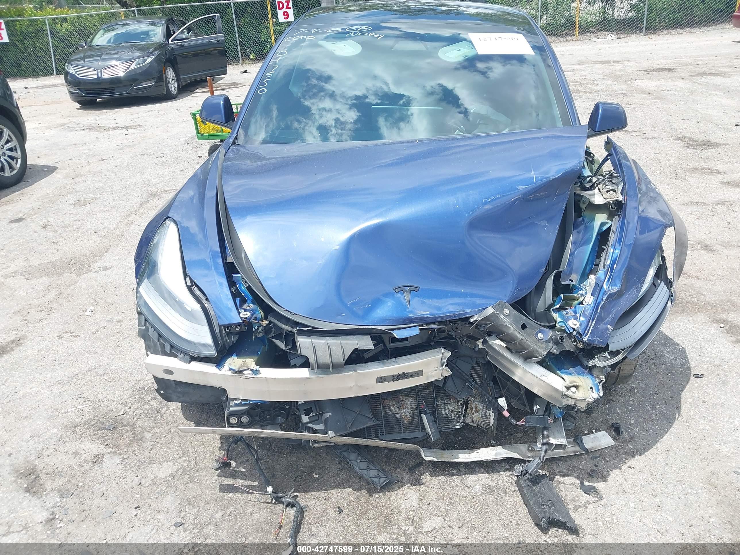 TESLA MODEL image 6