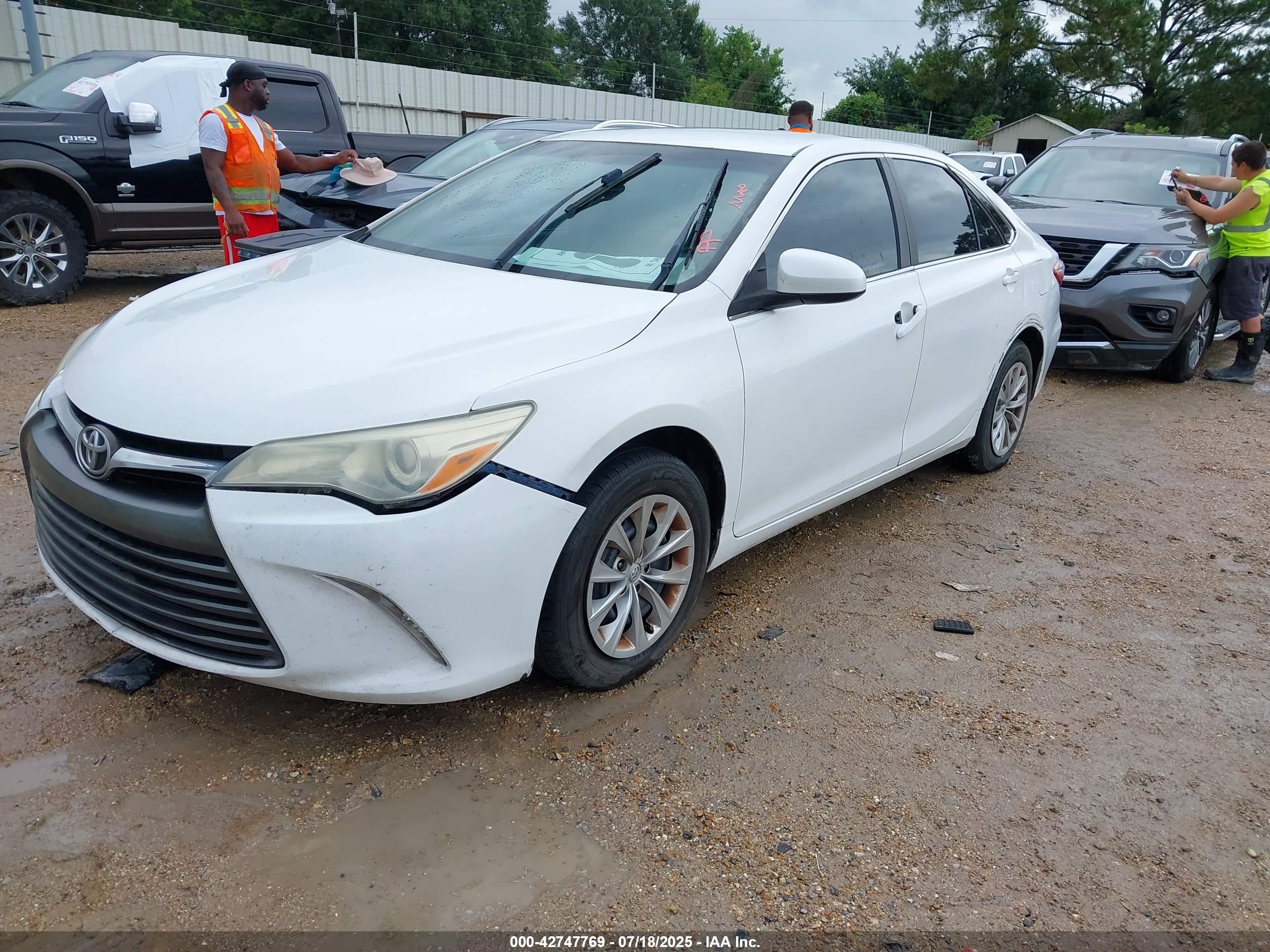 TOYOTA CAMRY image 2