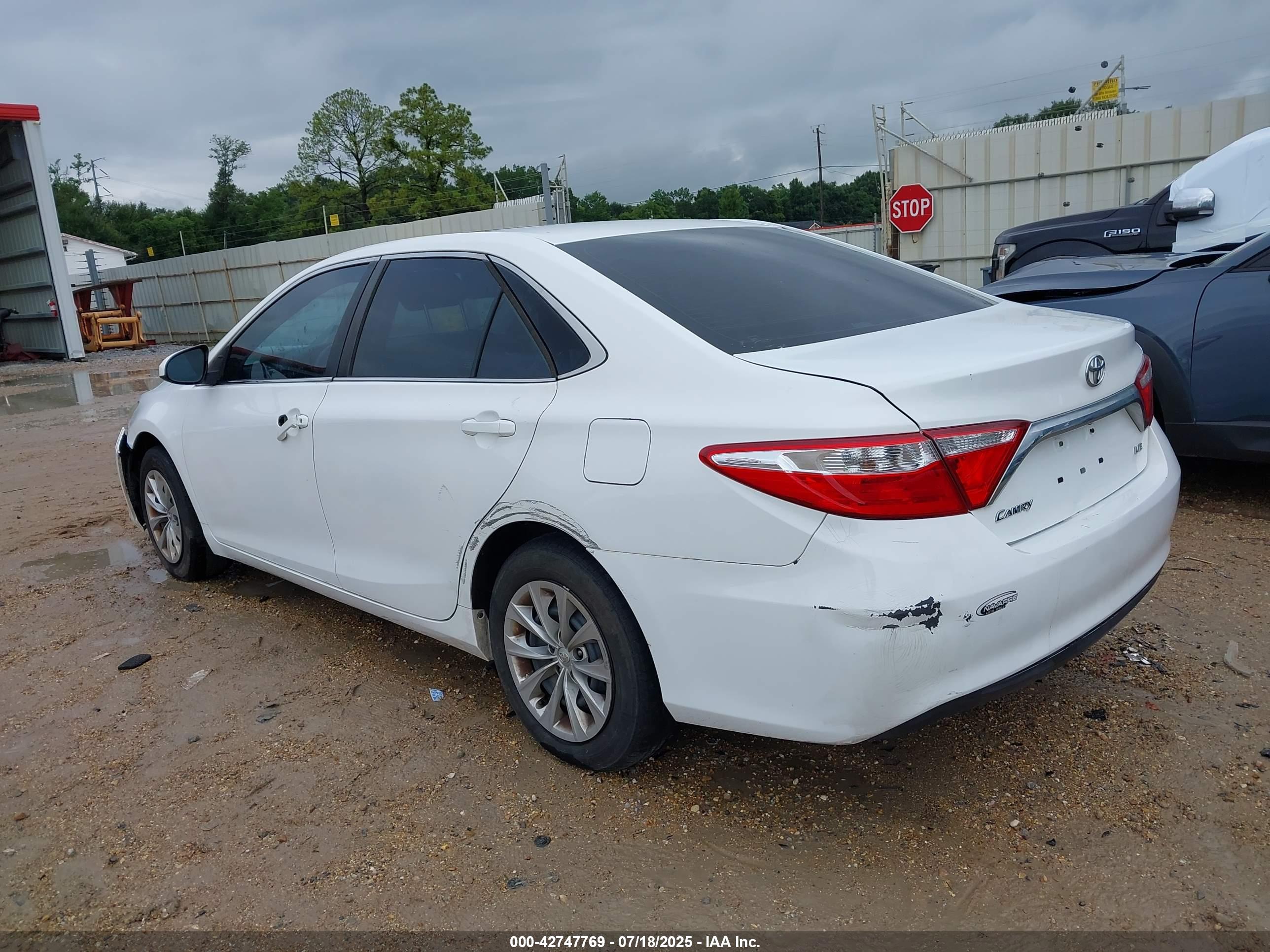 TOYOTA CAMRY image 3