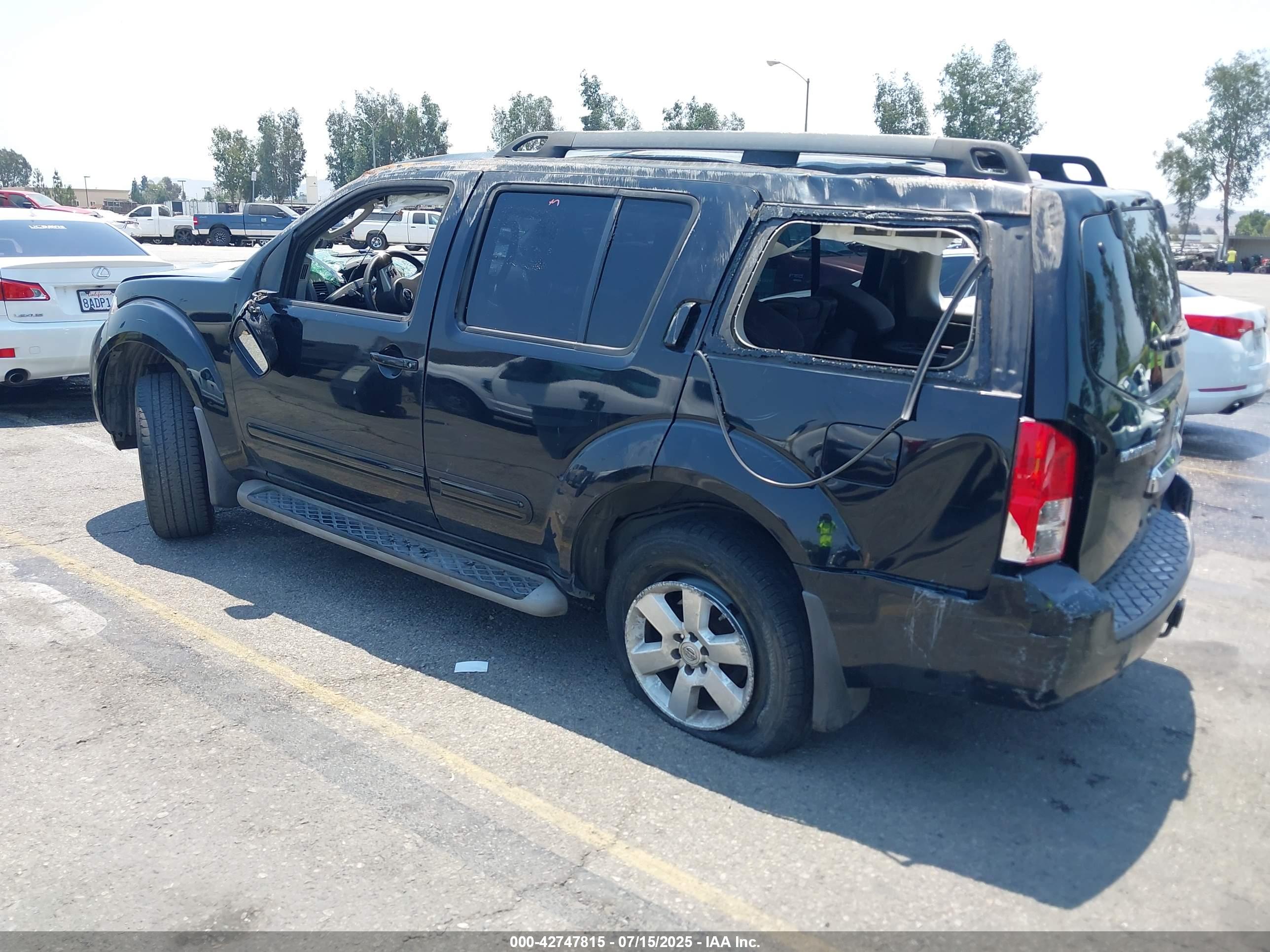 NISSAN PATHFINDER image 3