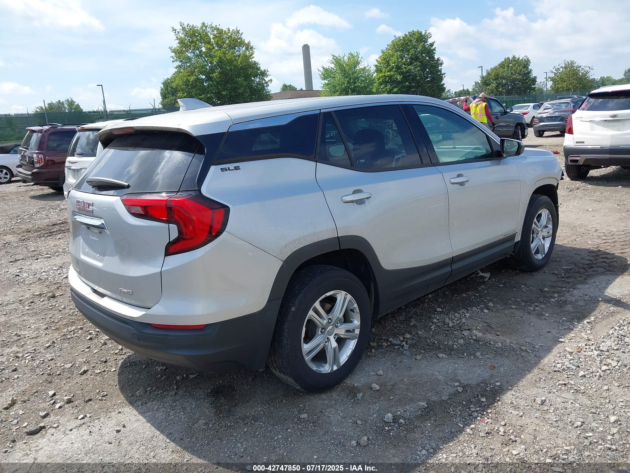 GMC TERRAIN image 4