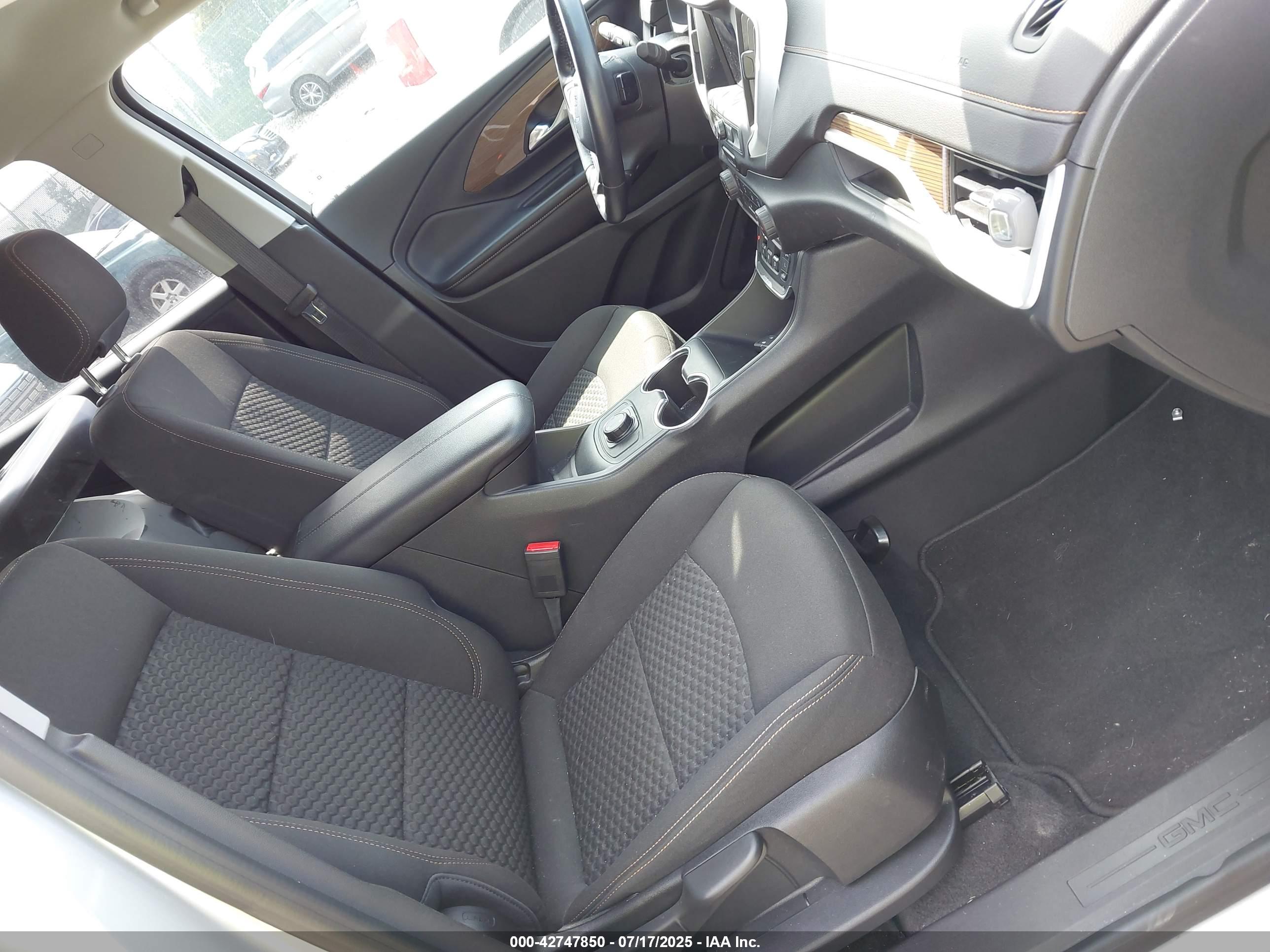 GMC TERRAIN image 5