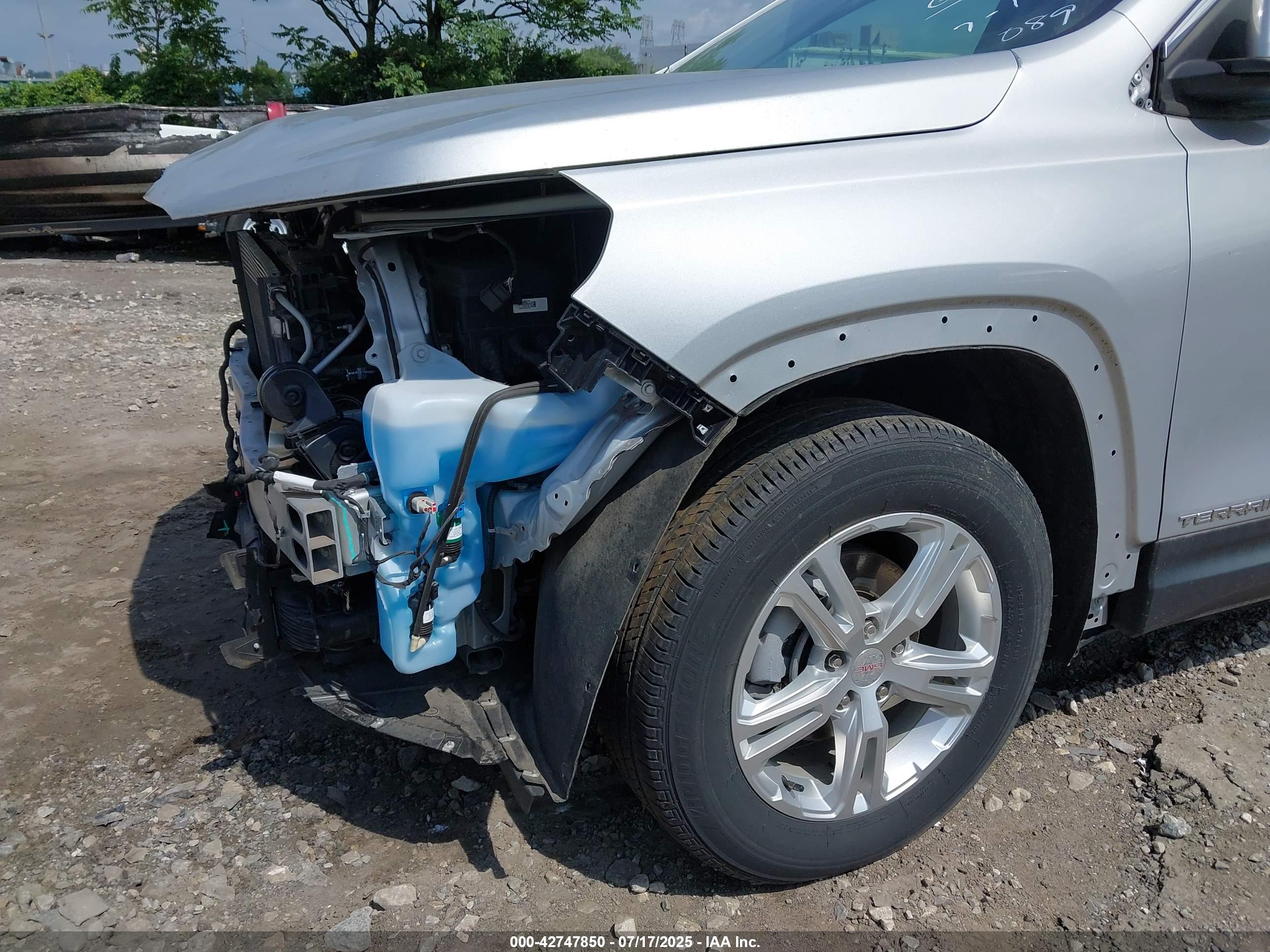 GMC TERRAIN image 6