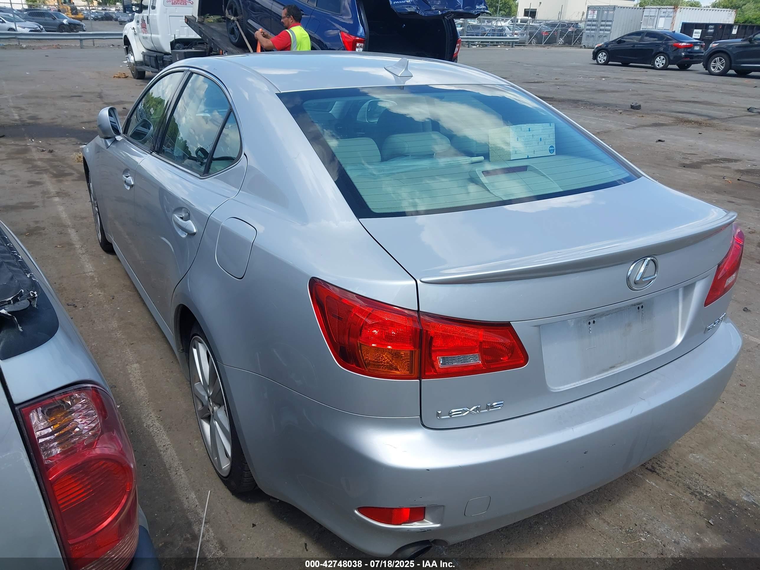 LEXUS IS image 3