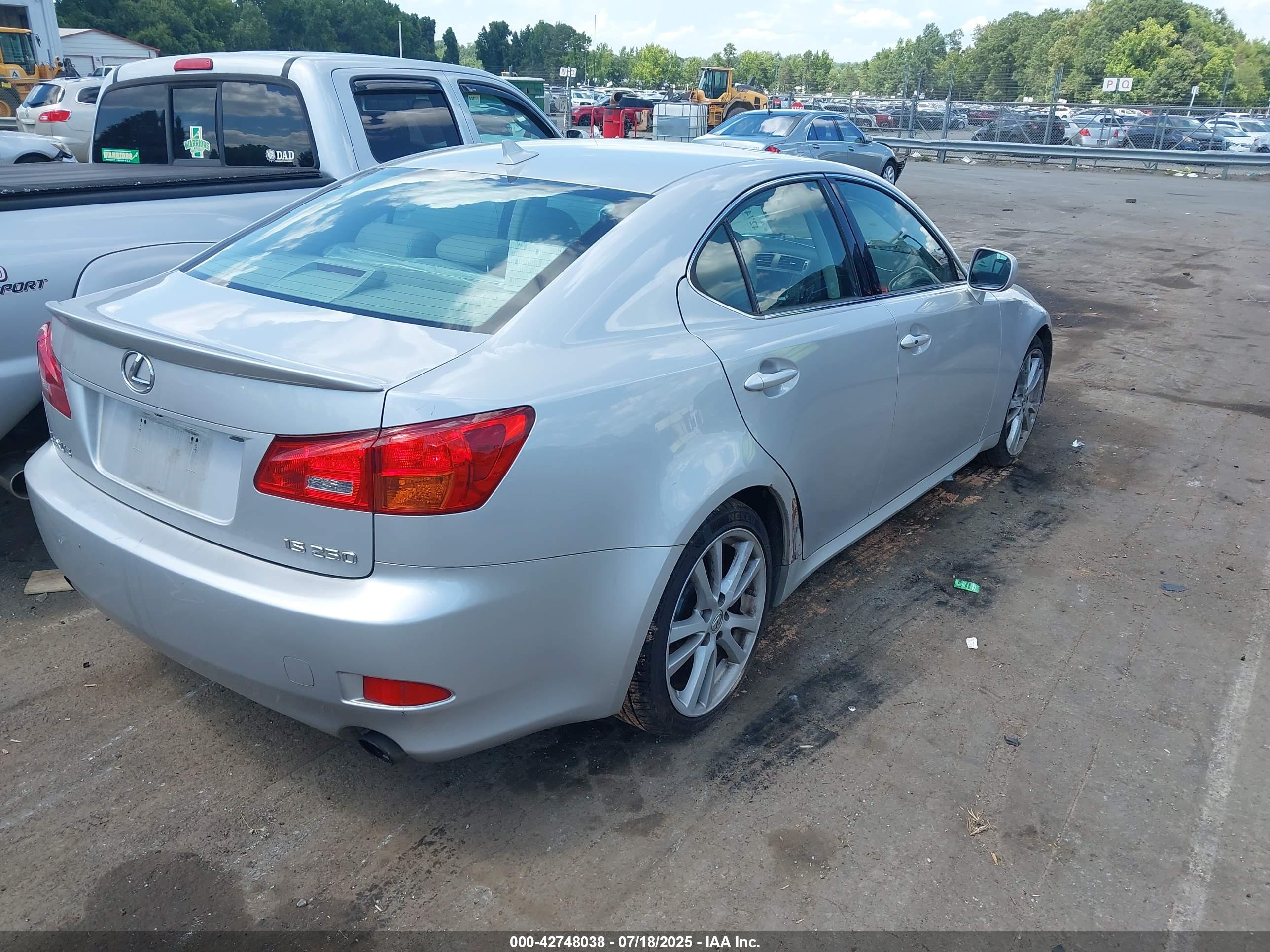 LEXUS IS image 4
