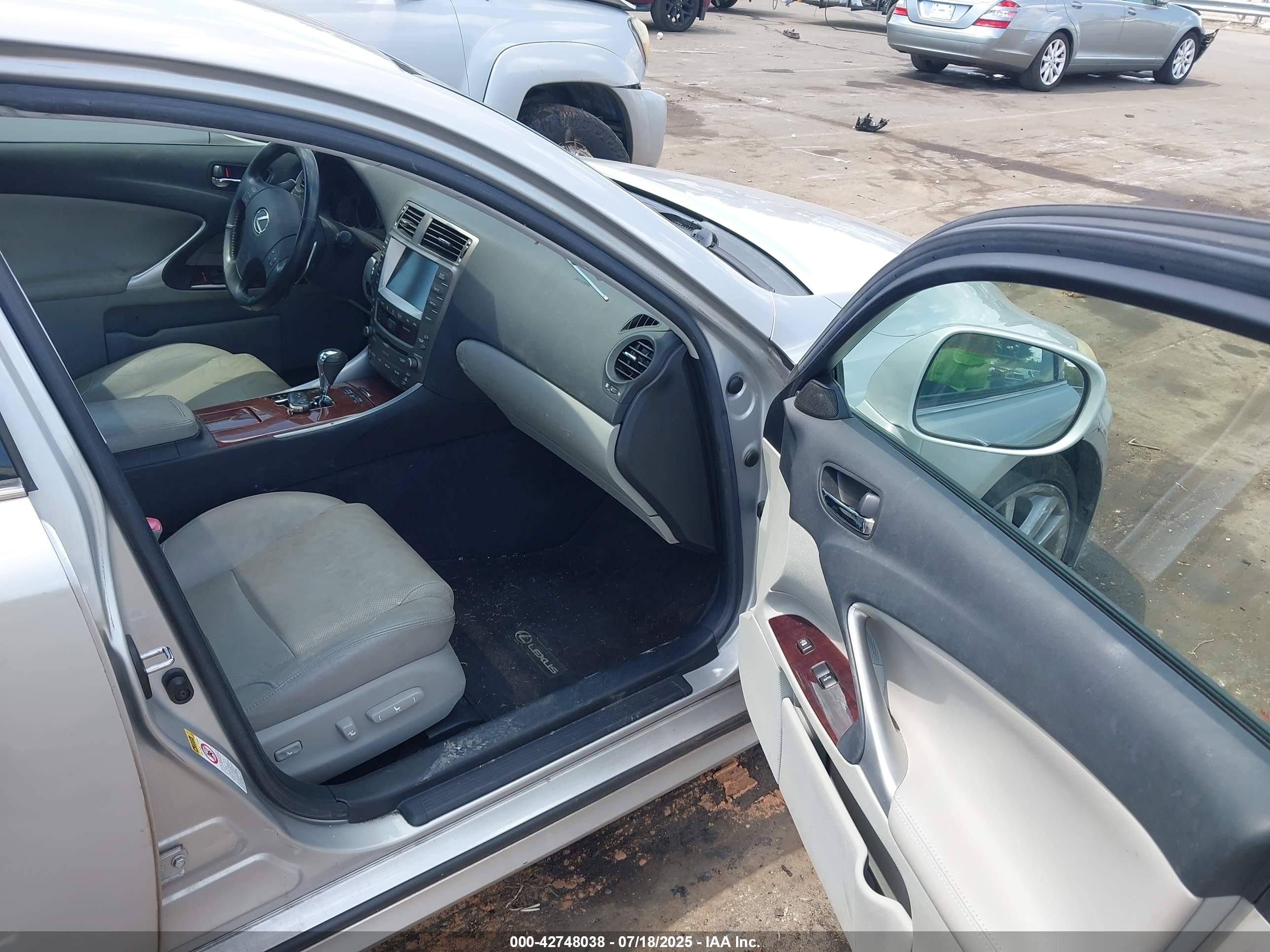 LEXUS IS image 5