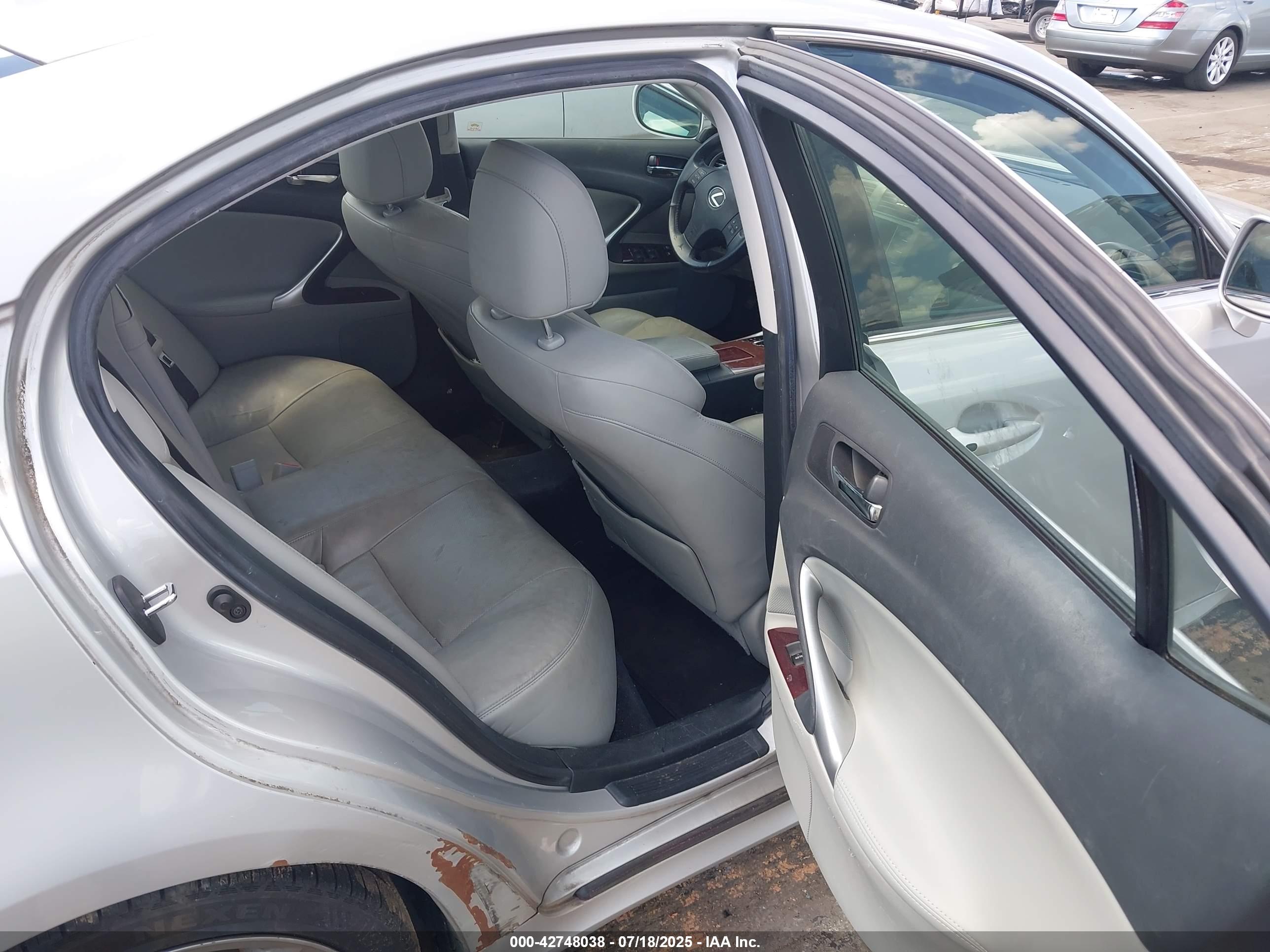 LEXUS IS image 8