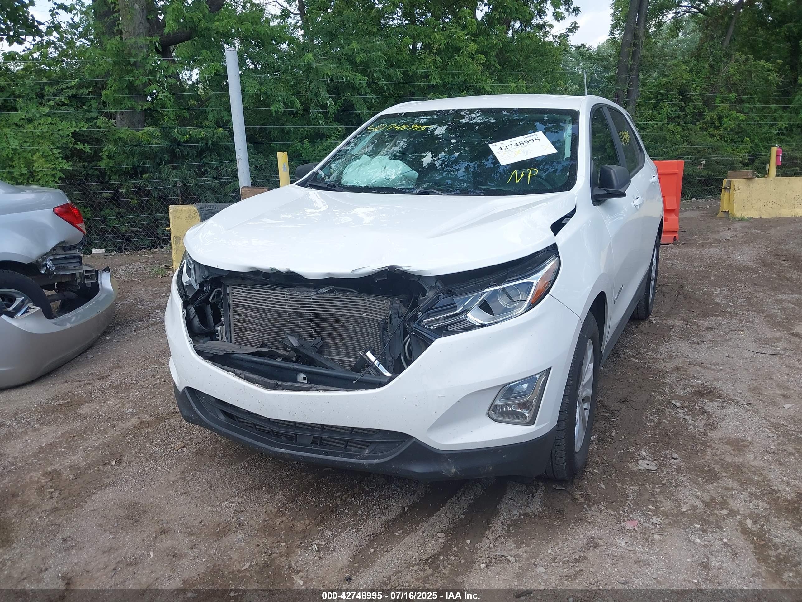 CHEVROLET EQUINOX image 2