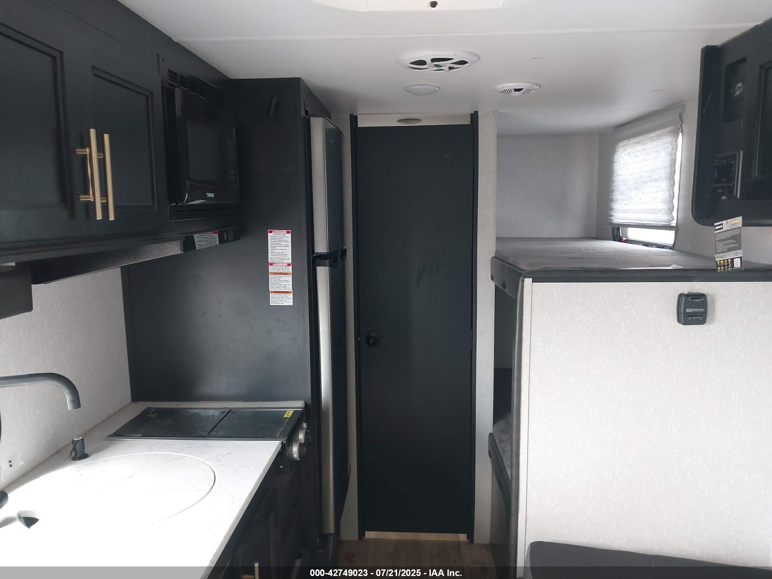 TRAVEL TRAILER image 8