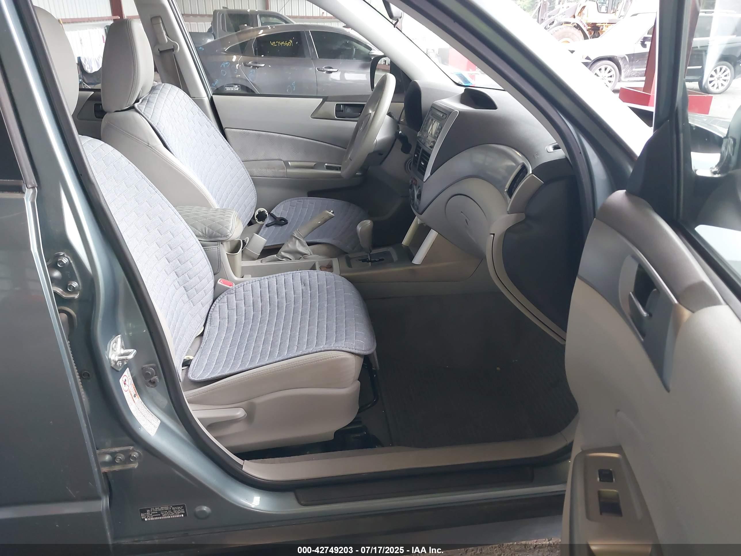 SUBARU FORESTER image 5