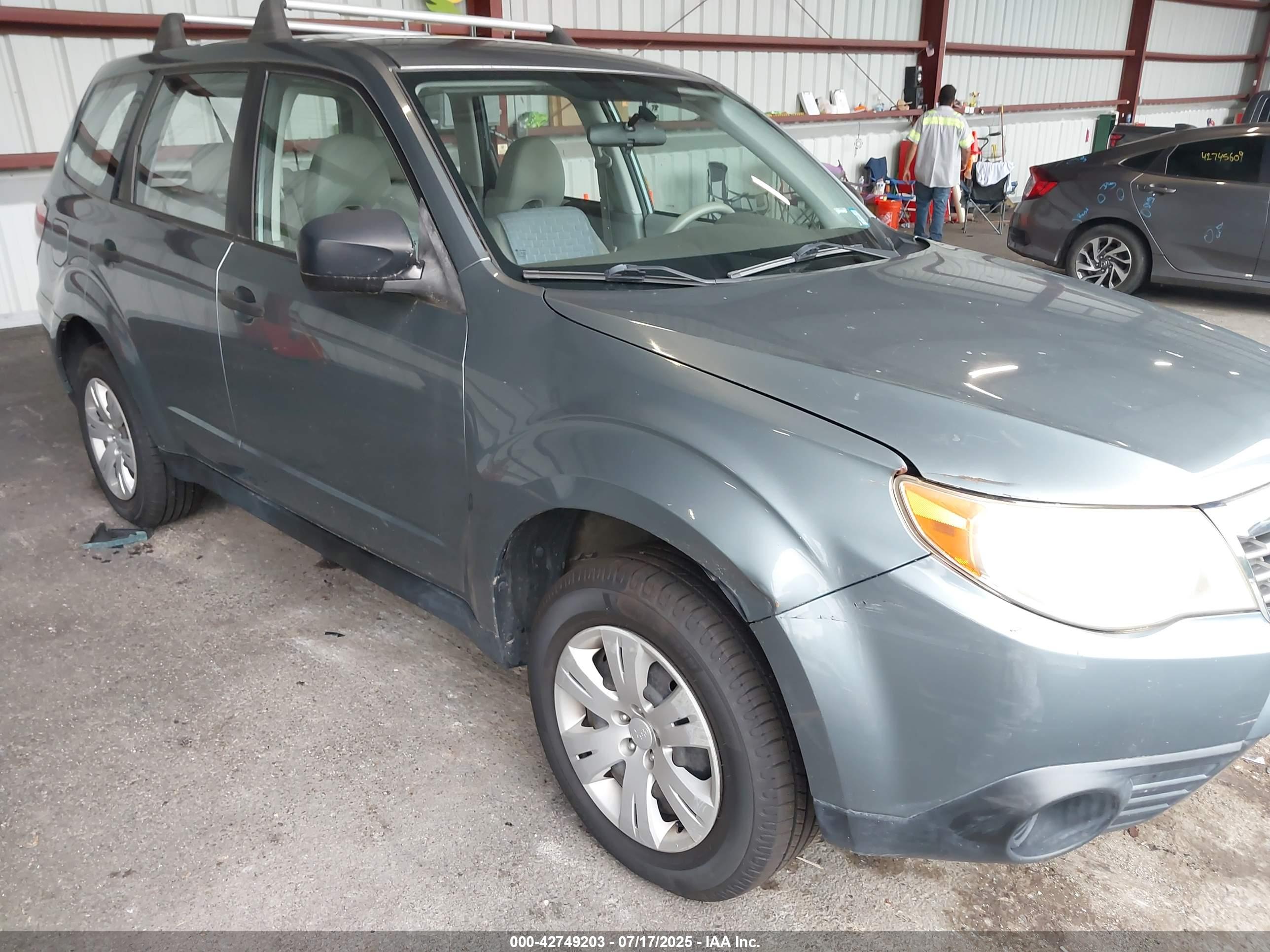 SUBARU FORESTER image 6