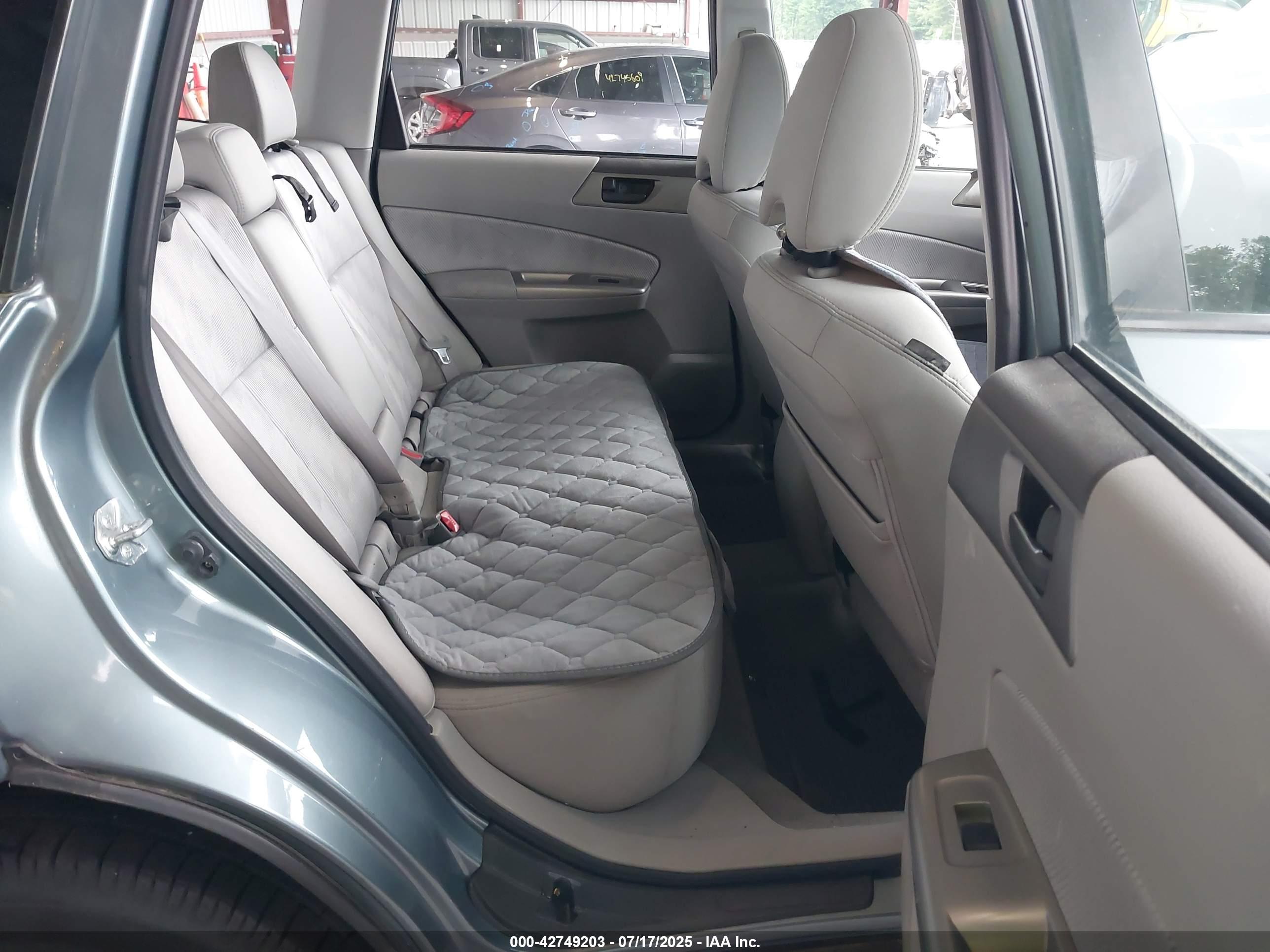 SUBARU FORESTER image 8