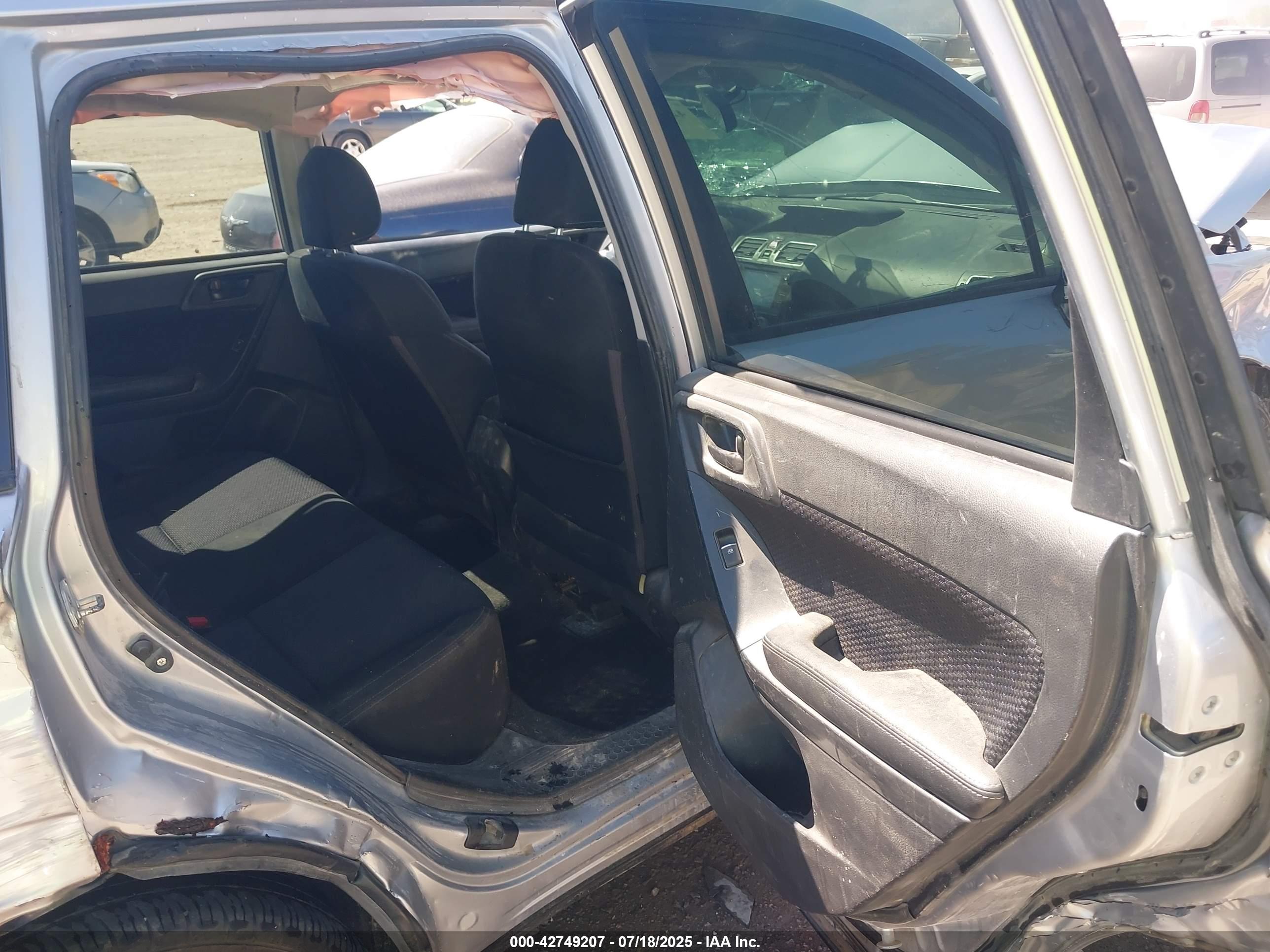 SUBARU FORESTER image 8