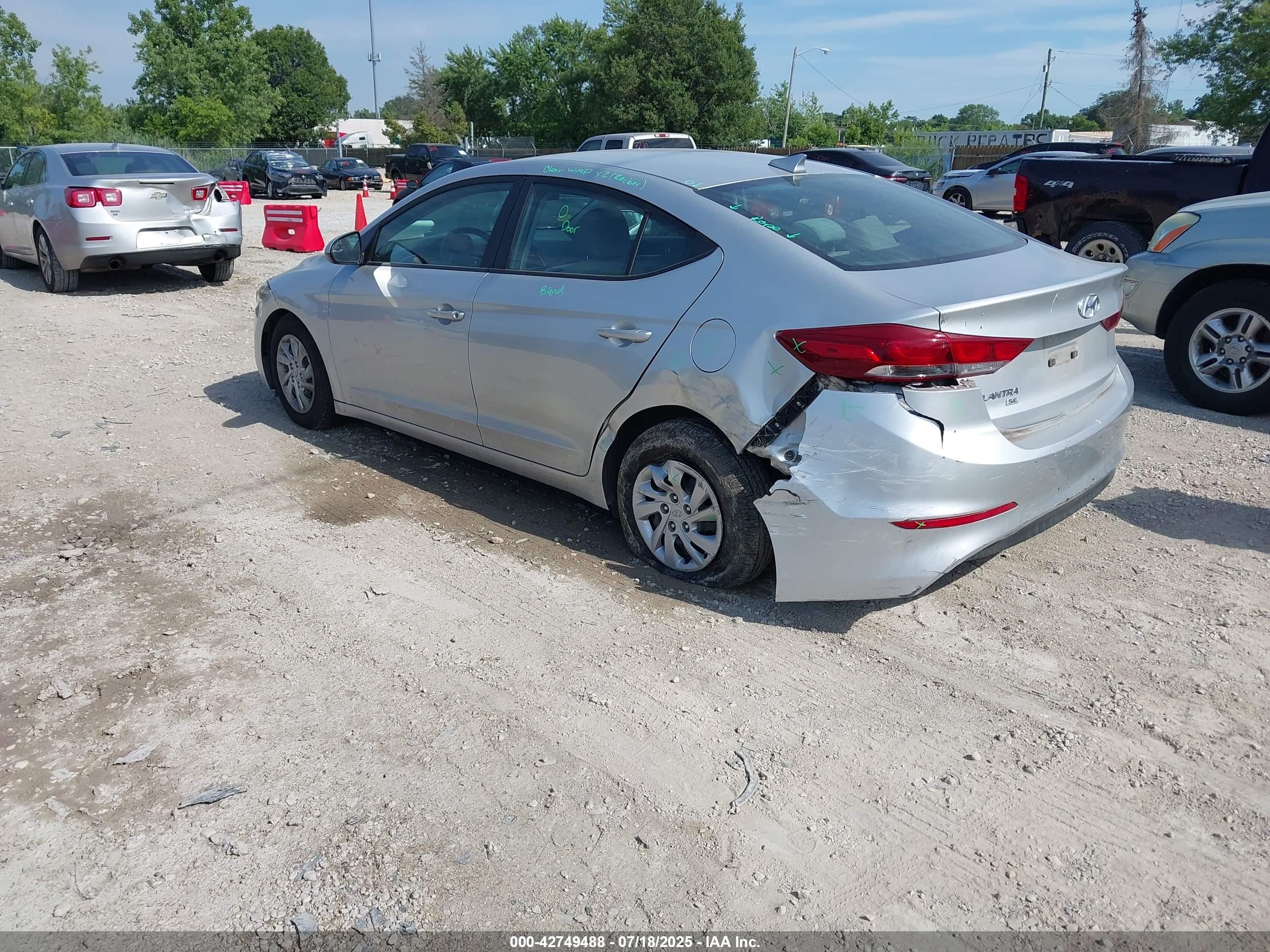 HYUNDAI ELANTRA image 3