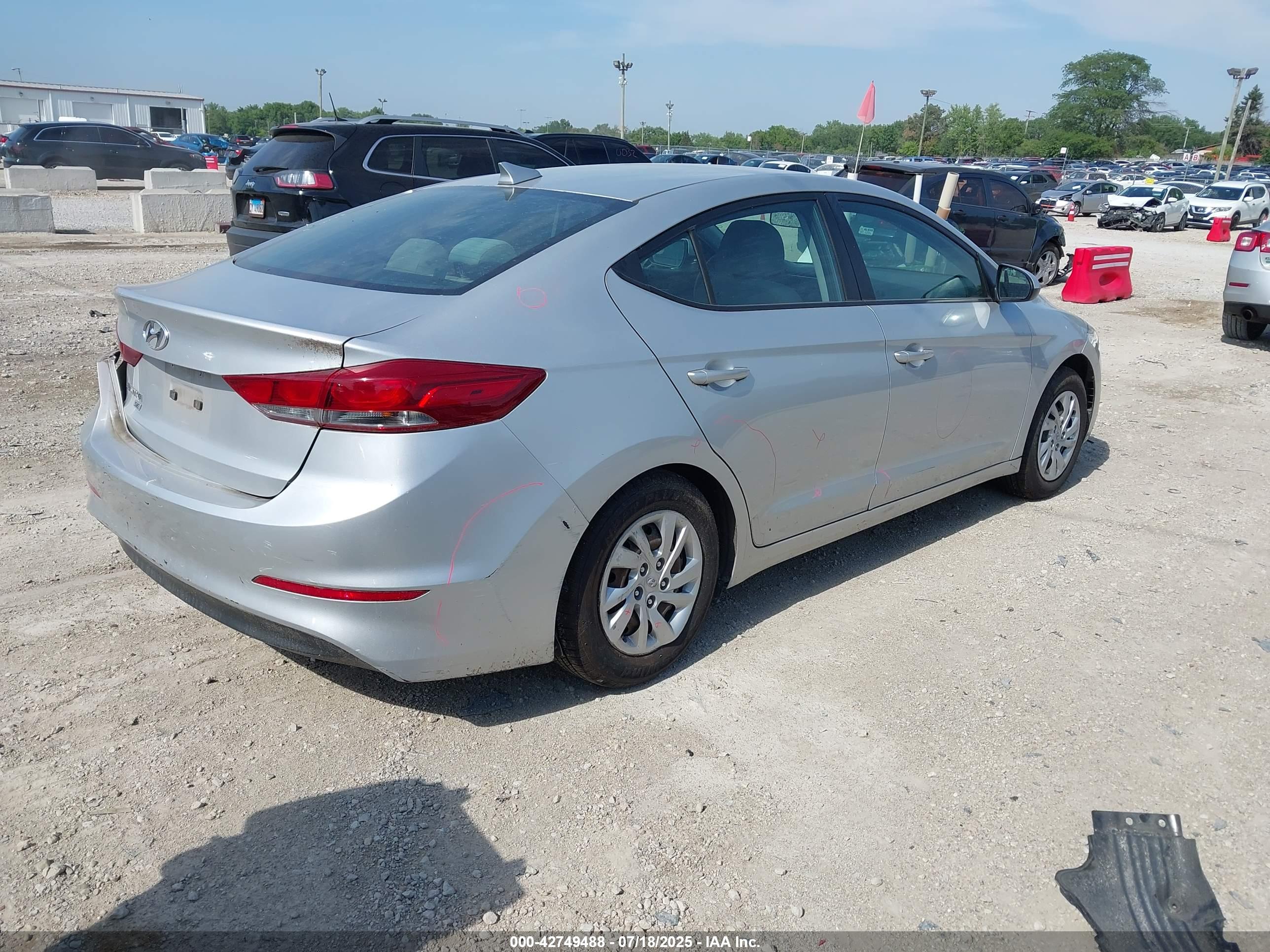 HYUNDAI ELANTRA image 4