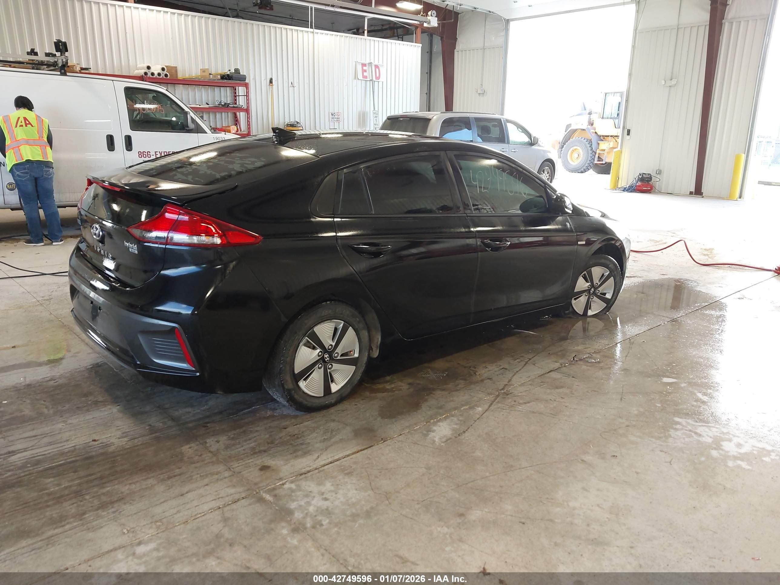 HYUNDAI IONIQ image 4