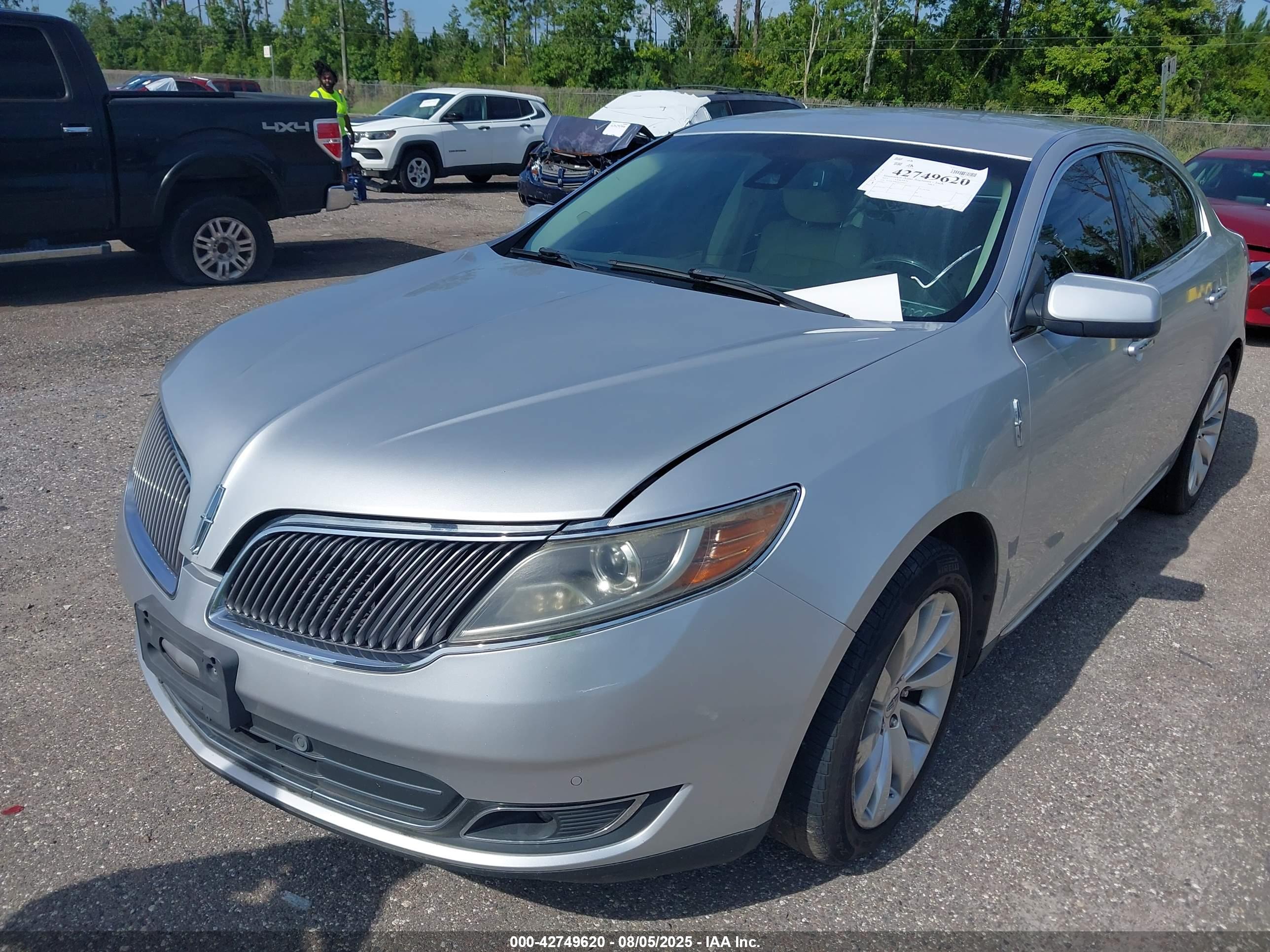 LINCOLN MKS image 2