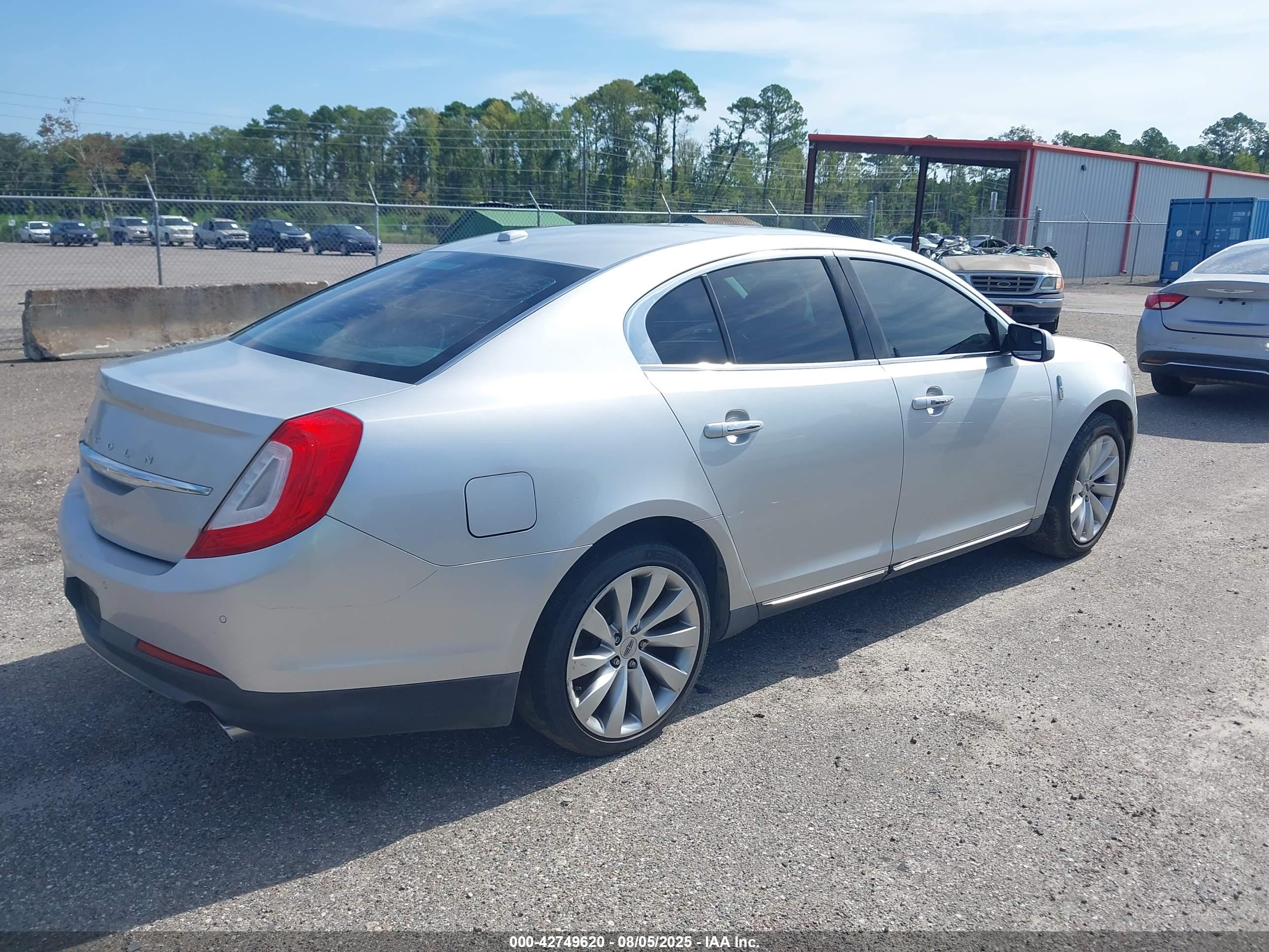 LINCOLN MKS image 4