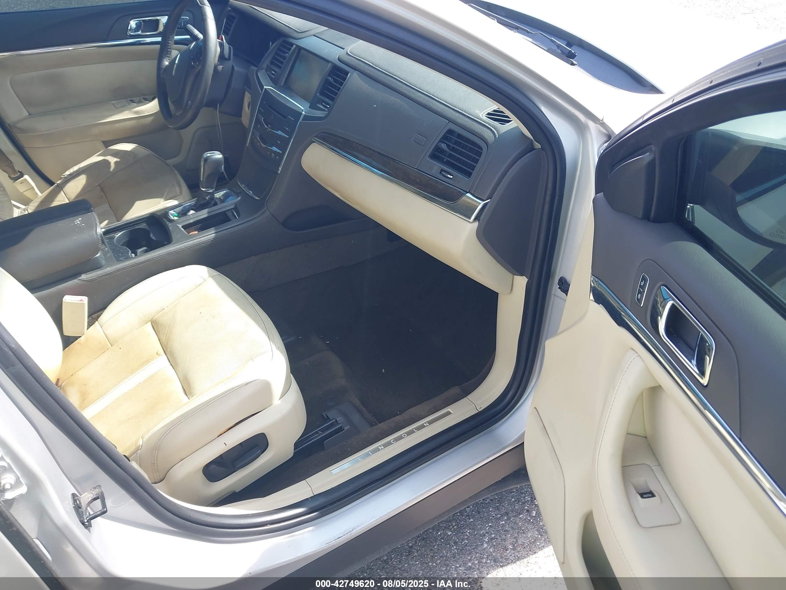 LINCOLN MKS image 5