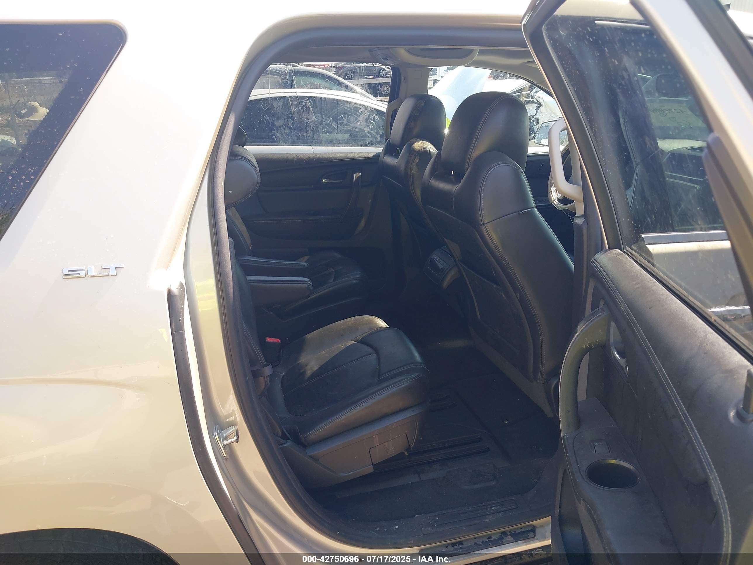 GMC ACADIA image 8
