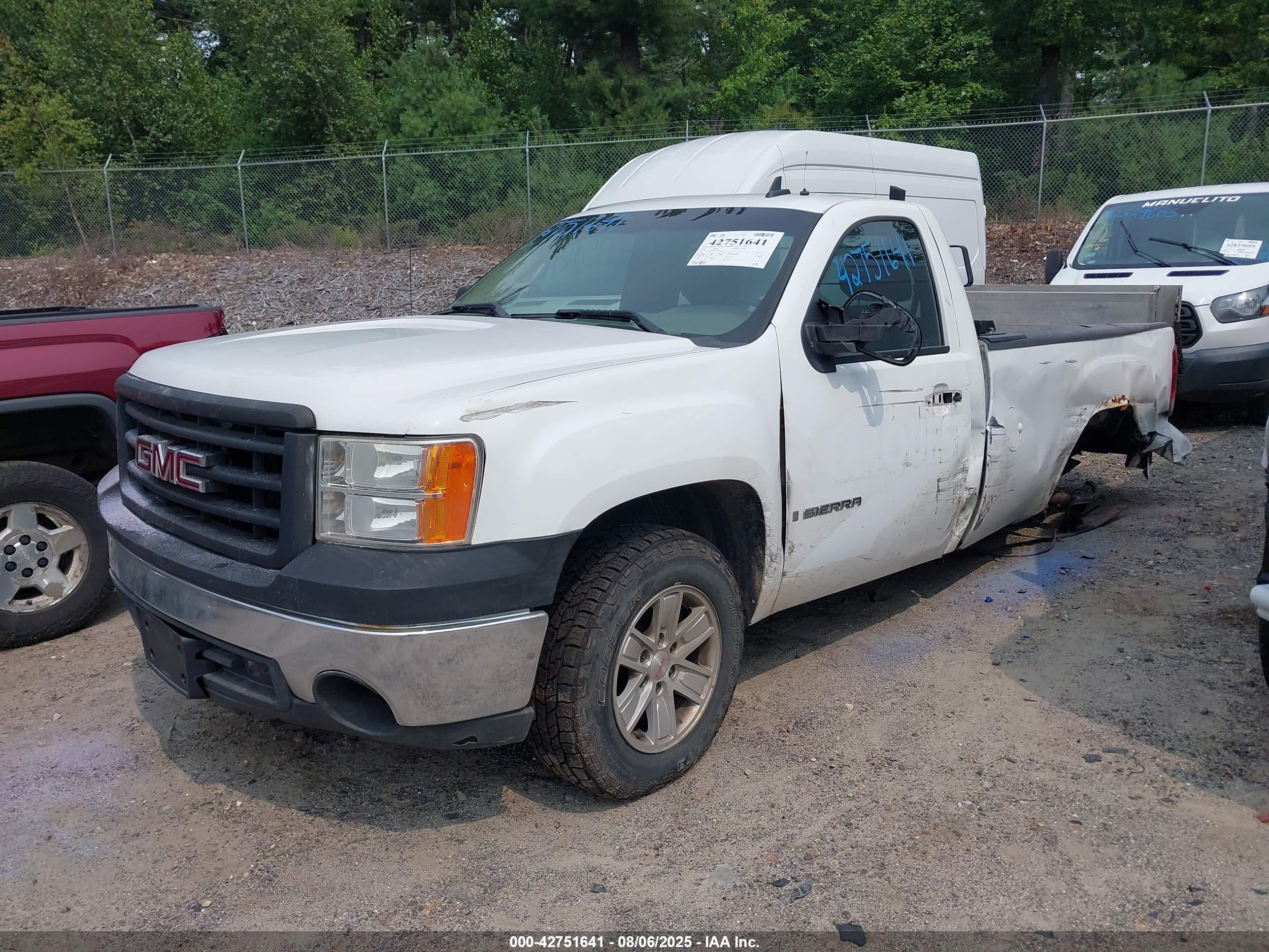 GMC SIERRA image 2