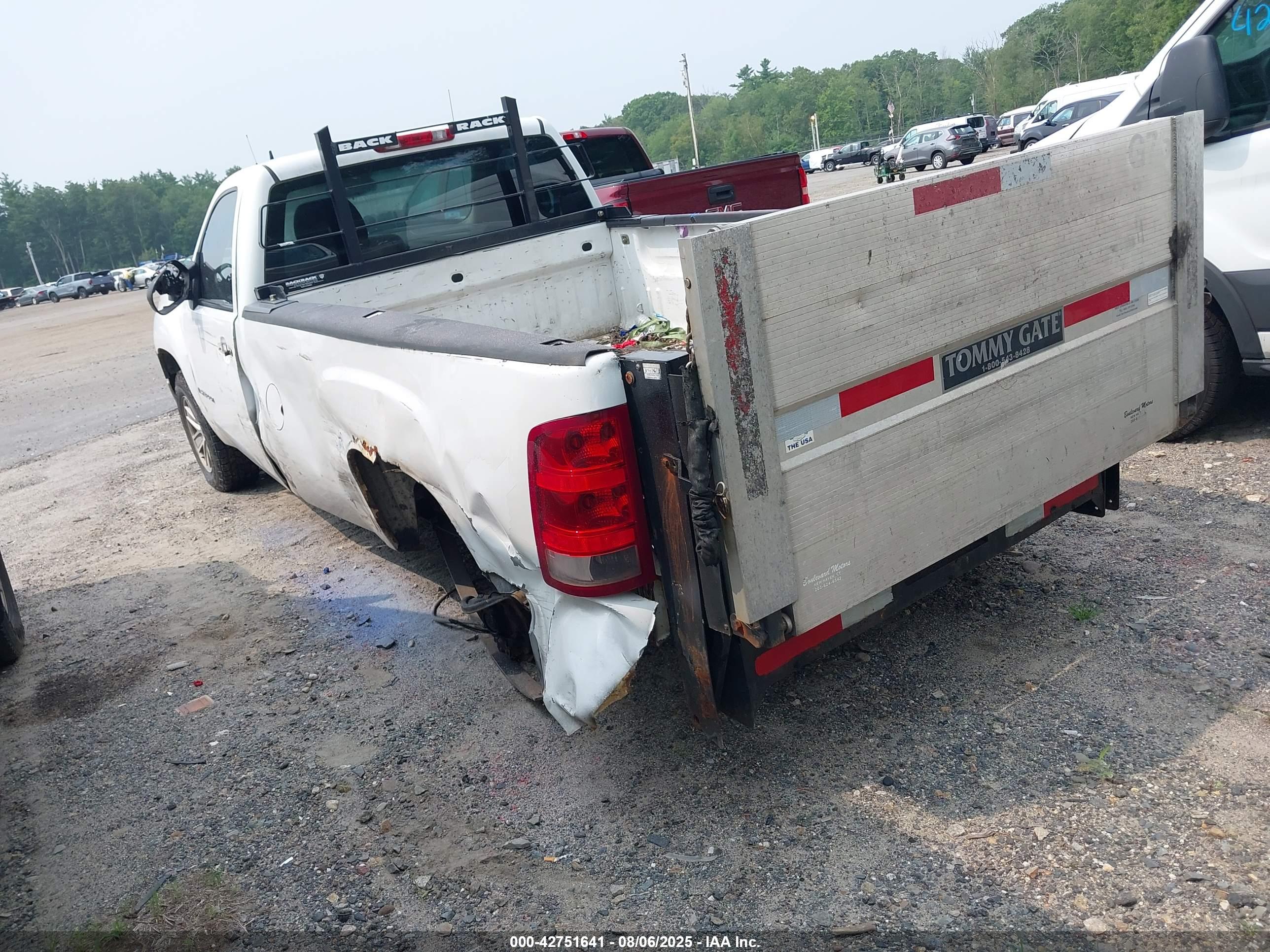 GMC SIERRA image 3