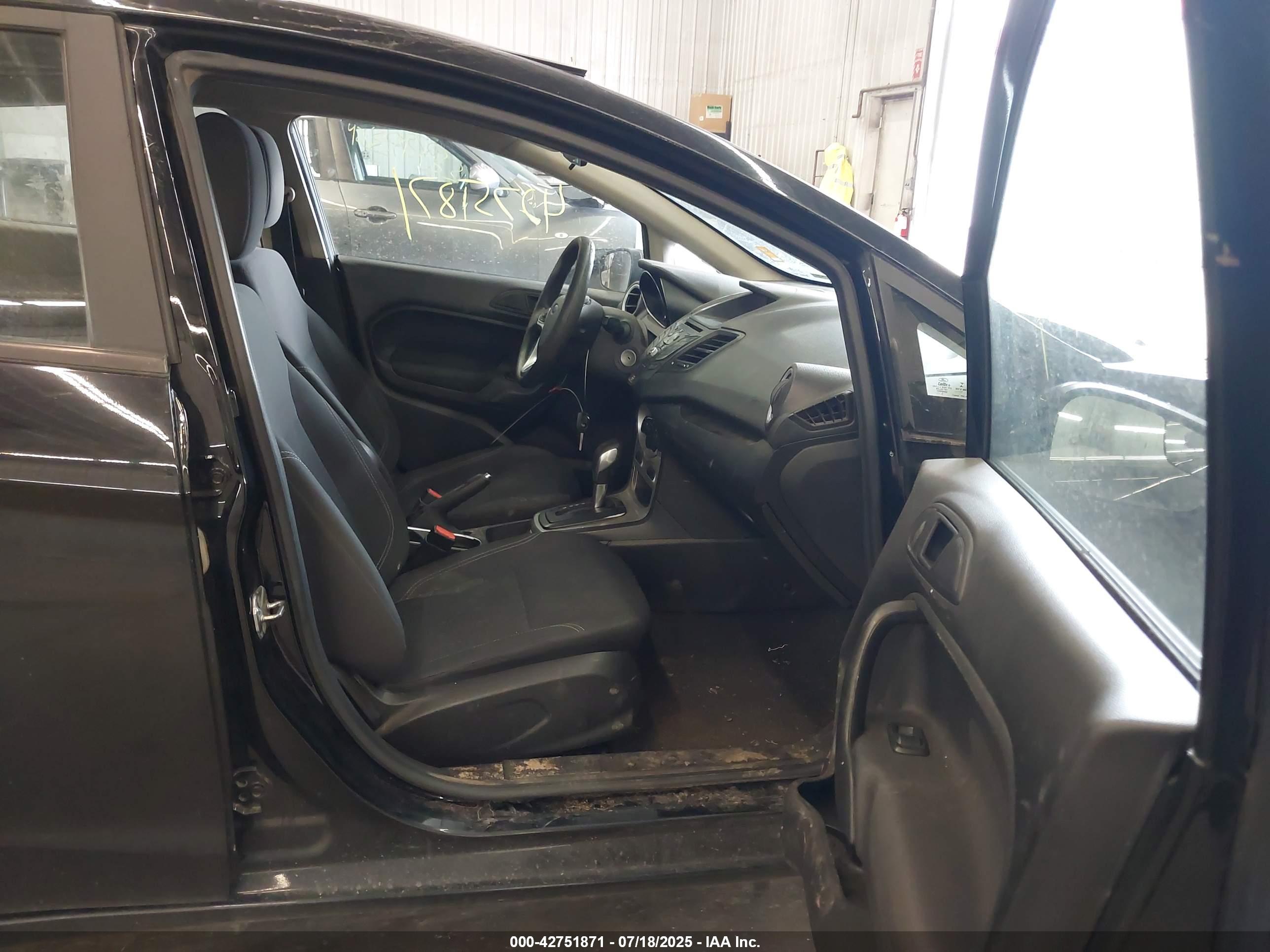 FORD FIESTA image 5