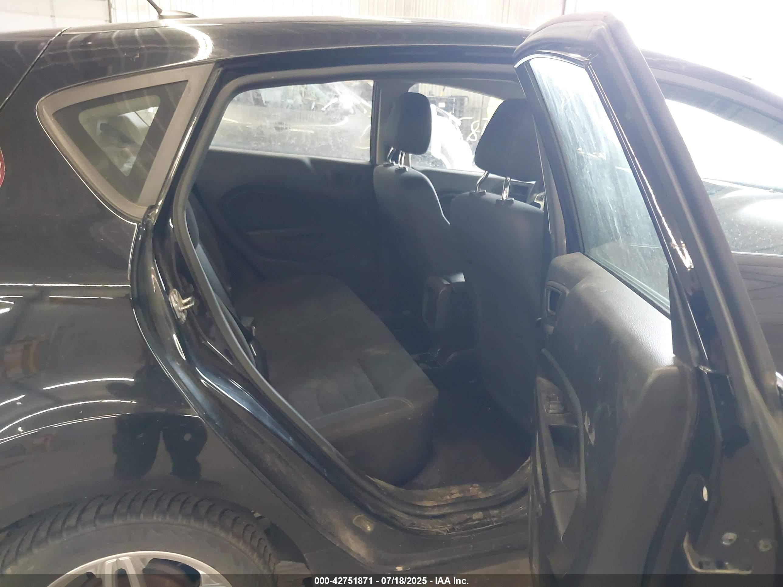 FORD FIESTA image 8